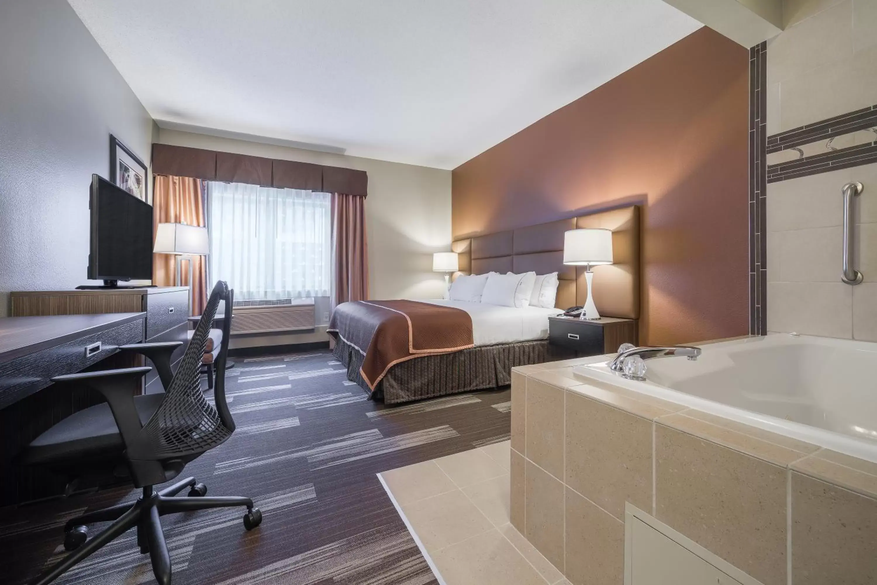 Photo of the whole room in Holiday Inn Express Hotel & Suites St. Paul - Woodbury, an IHG Hotel