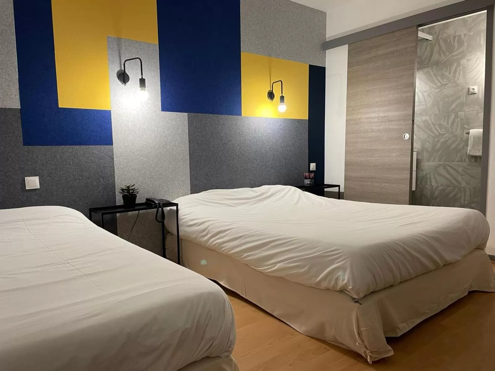 Photo of the whole room, Bed in Hôtel Le Thurot- Dijon Centre ville Gare