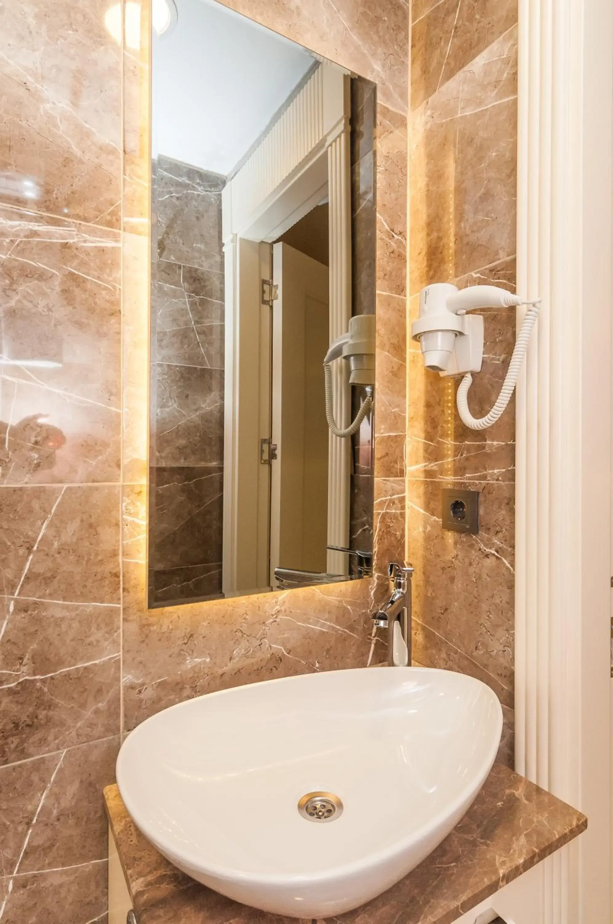 Shower, Bathroom in Park Grazza Hotel