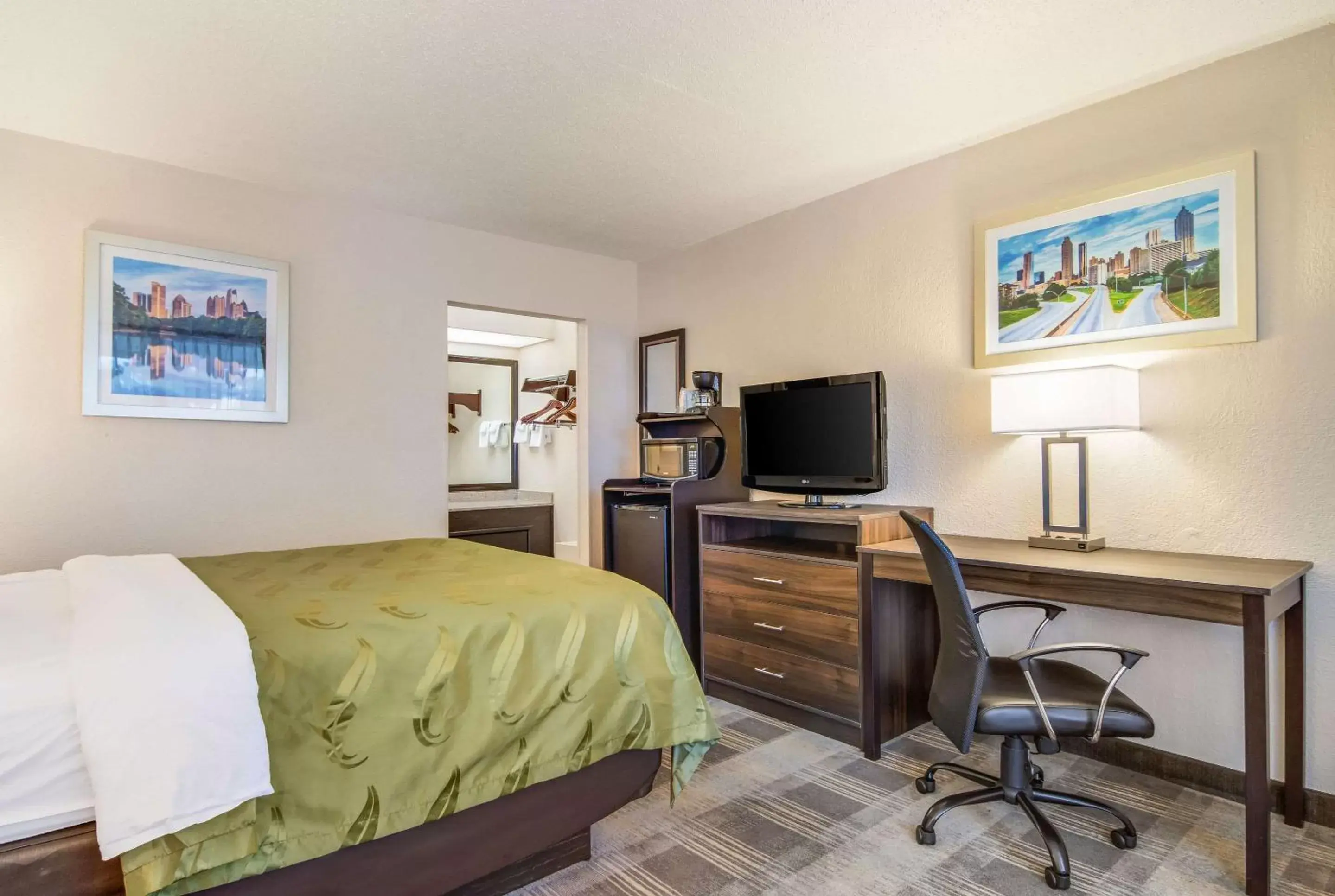 Photo of the whole room in Quality Inn Suwanee I-85 Photo of the whole room in Quality Inn Suwanee I-85