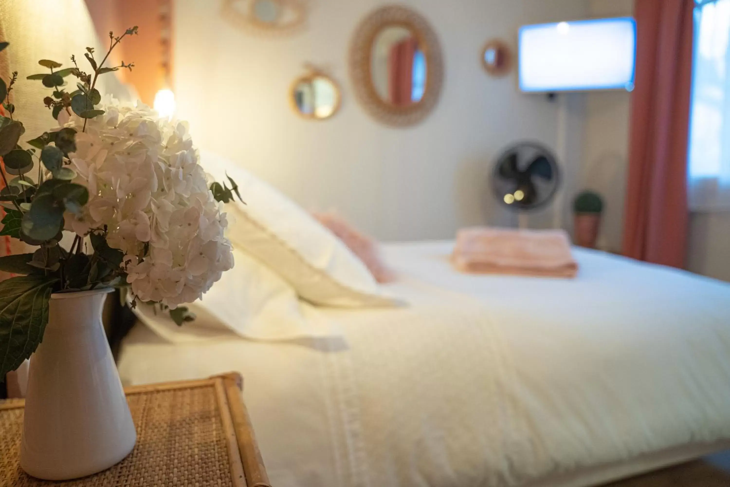 Bedroom, Bed in Le Rez de Jardin Albi