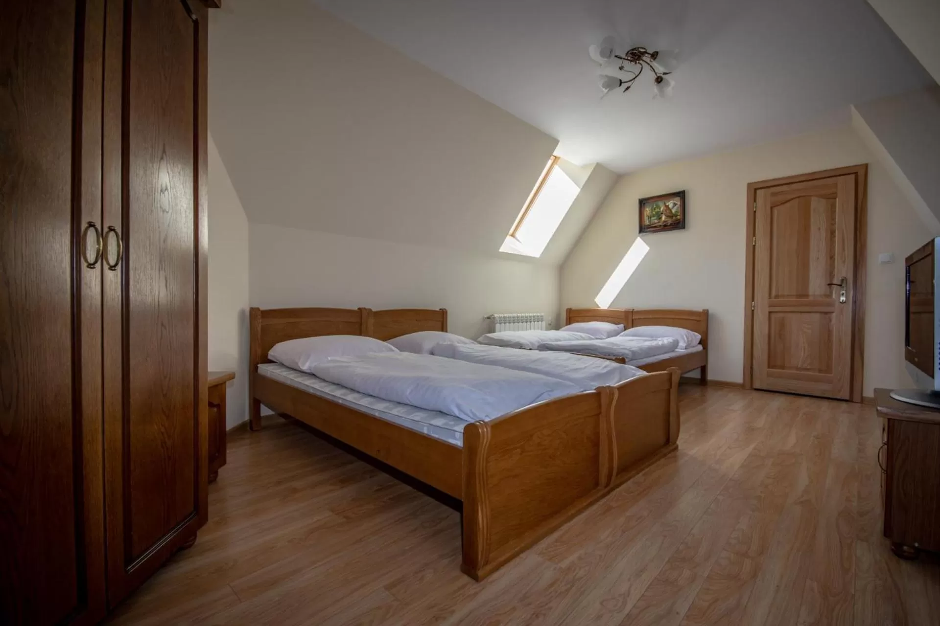 Photo of the whole room, Bed in Podhalanski Dworek z Jacuzzi