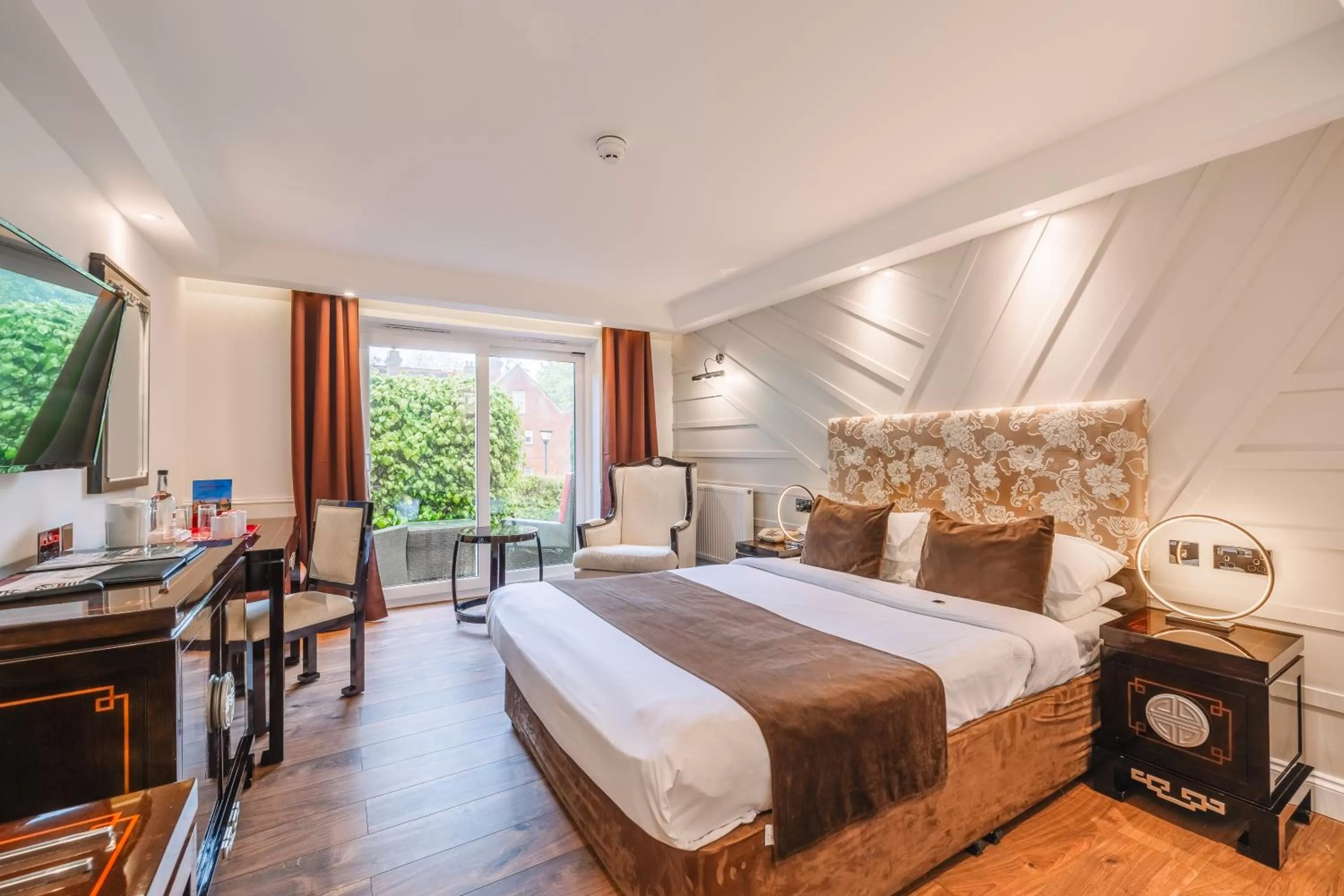 Photo of the whole room, Bed in Muthu Belstead Brook Hotel