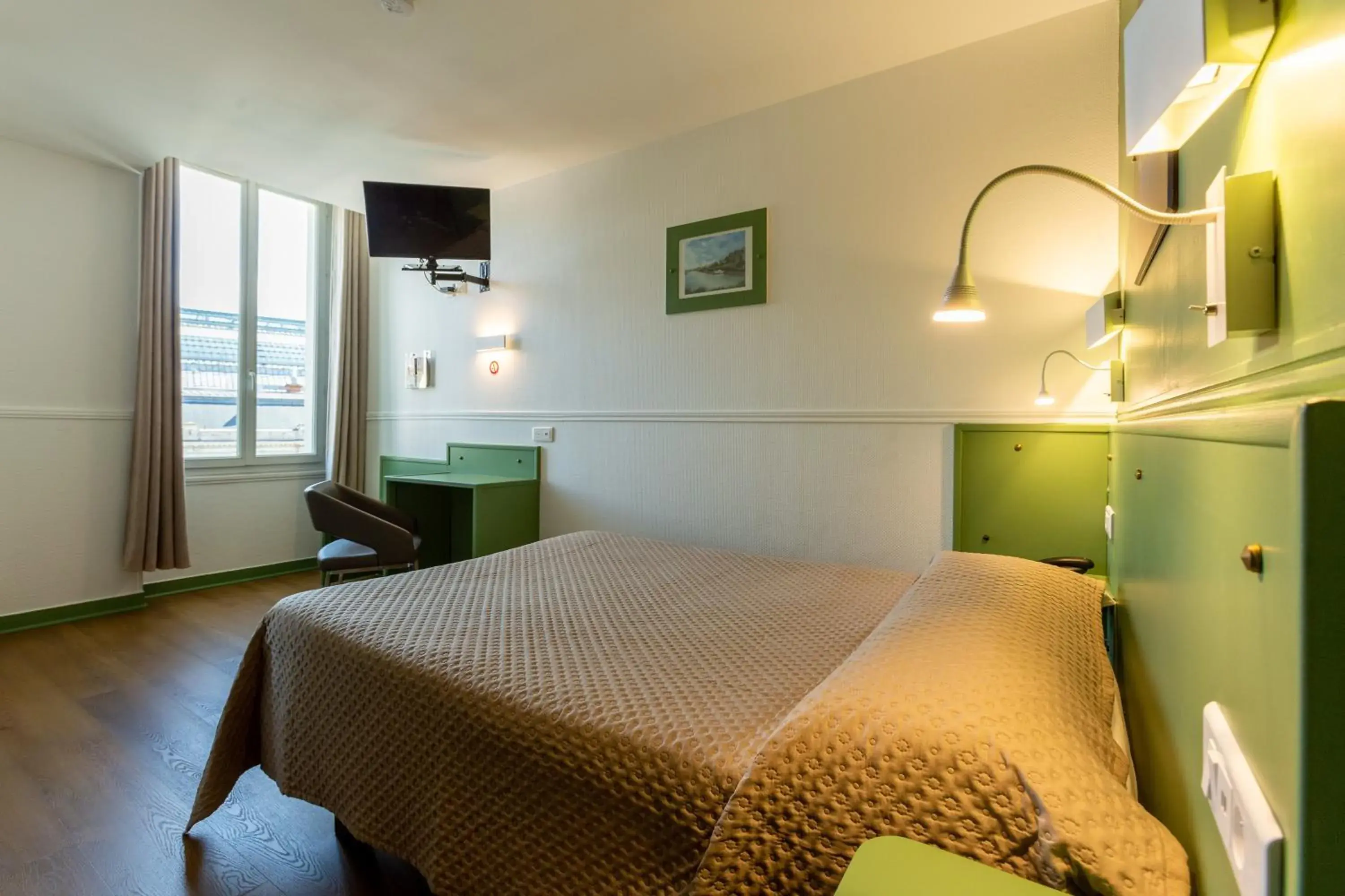 Bed in Hotel Regina Bordeaux Gare Saint-Jean