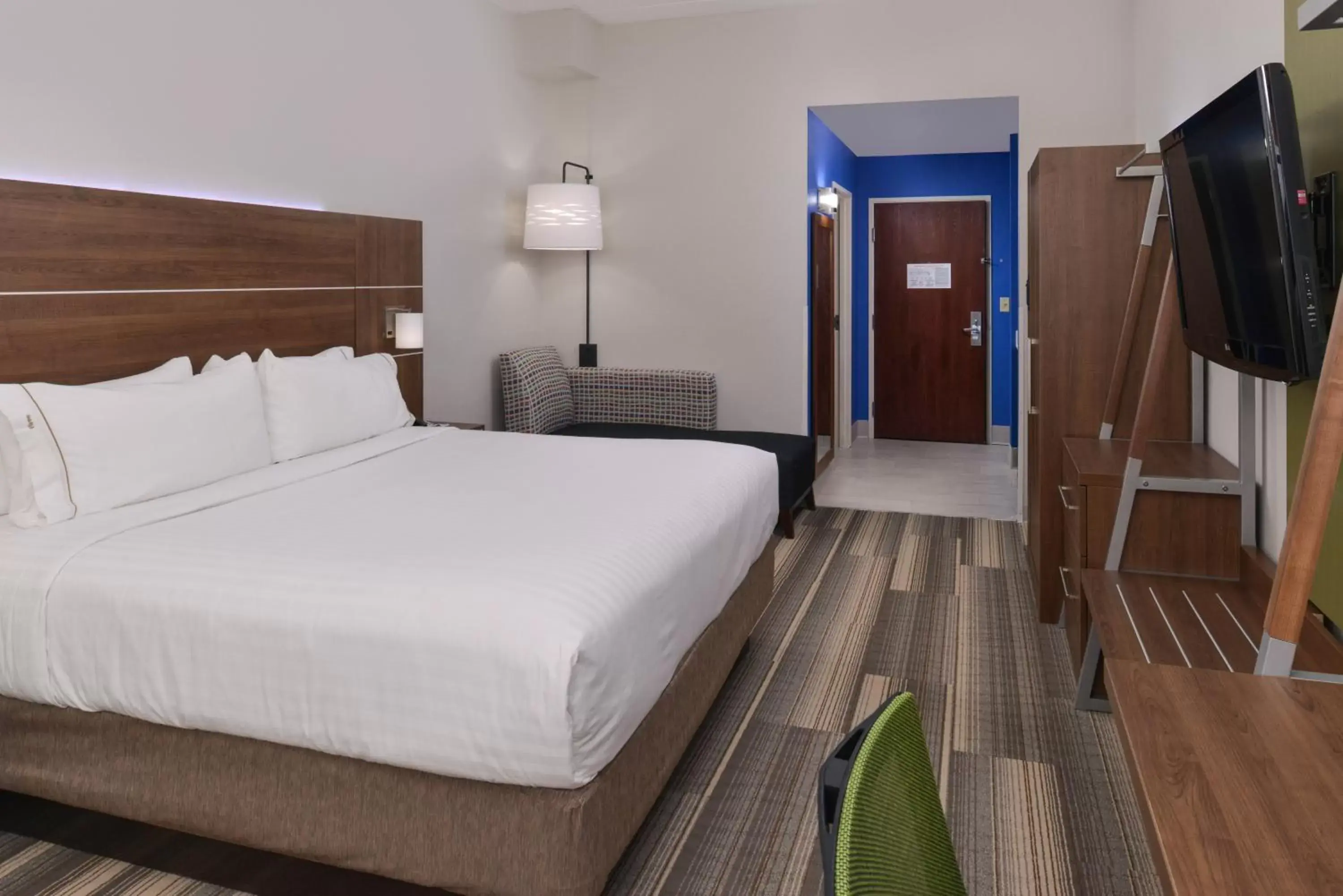 Photo of the whole room, Bed in Holiday Inn Express & Suites Raleigh NE - Medical Ctr Area, an IHG Hotel
