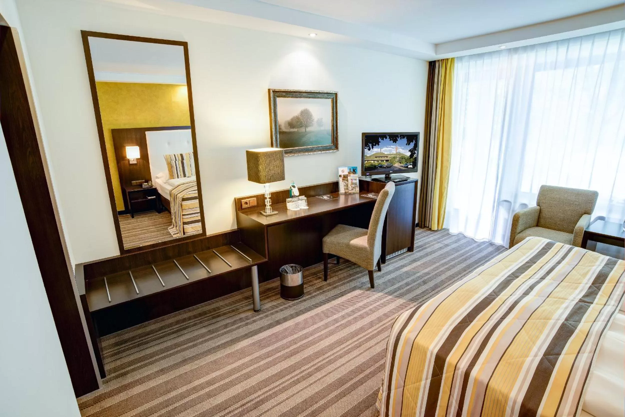 Photo of the whole room, Bed in Hotel Moers van der Valk