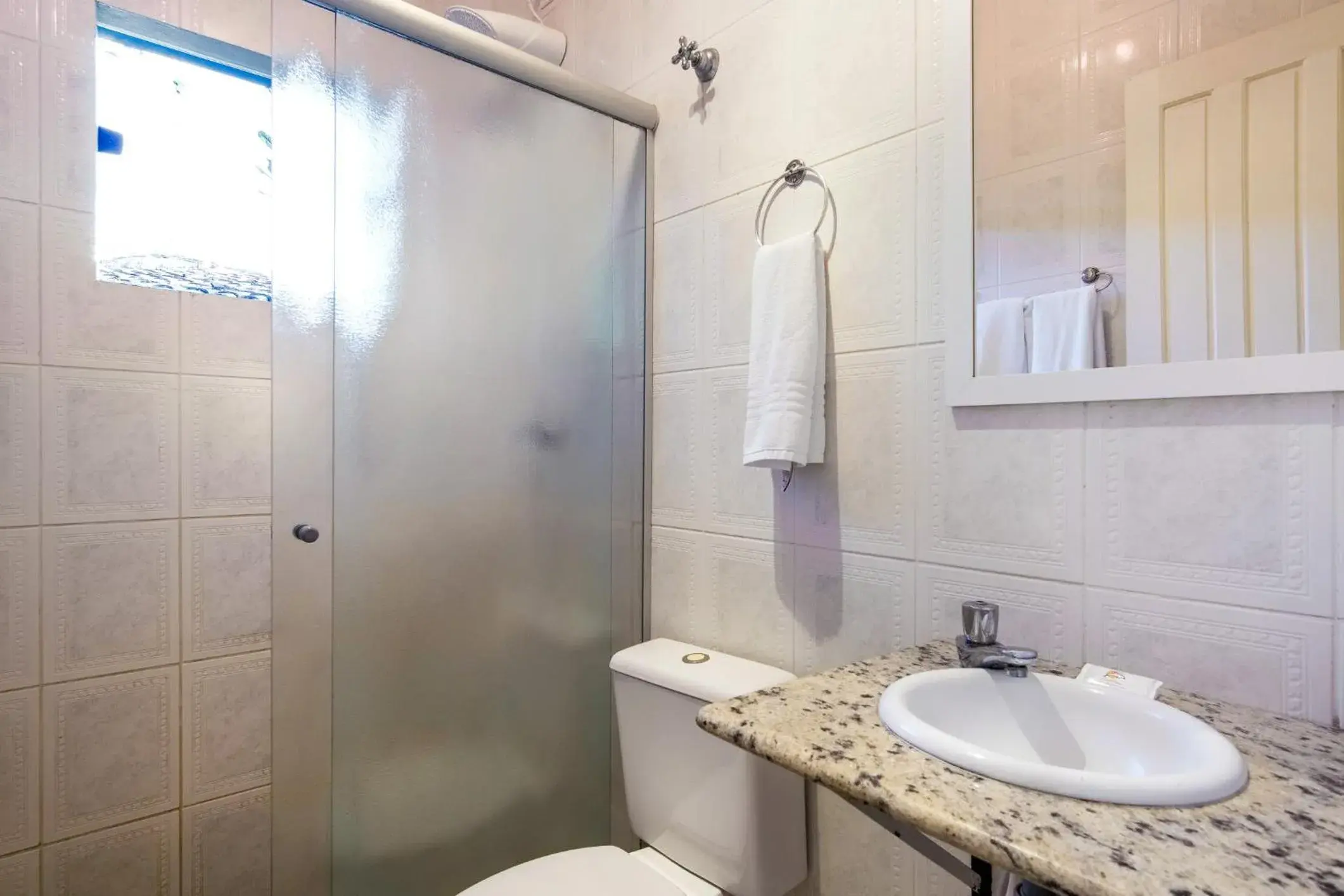 Shower, Bathroom in Pousada Sanremo Inn