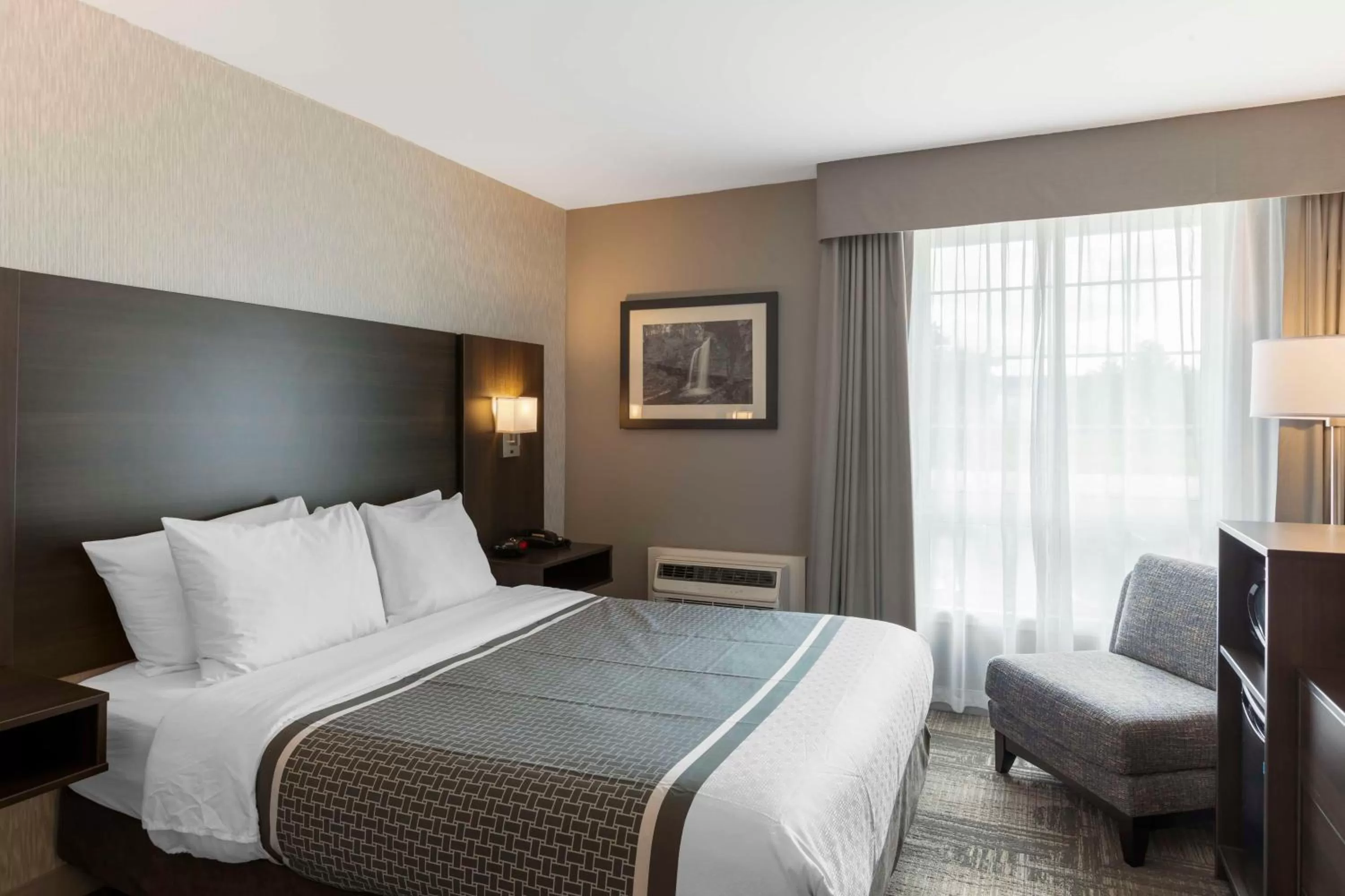 Bedroom, Bed in Best Western Milton