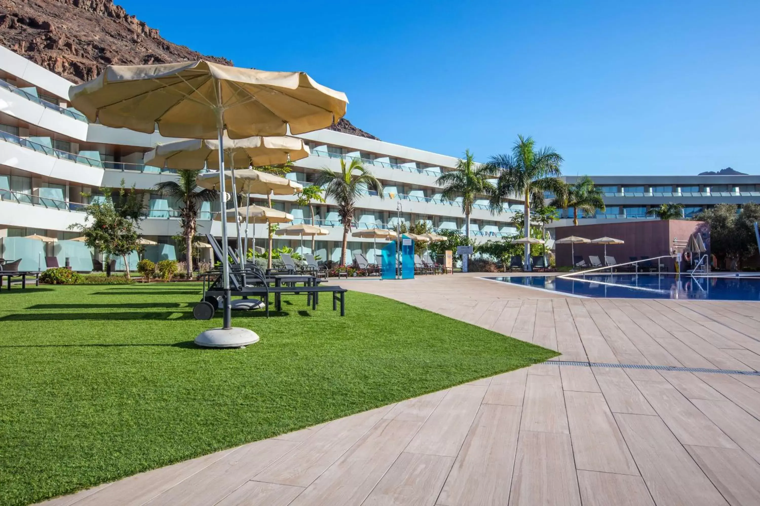 Activities, Swimming Pool in Radisson Blu Resort & Spa, Gran Canaria Mogan