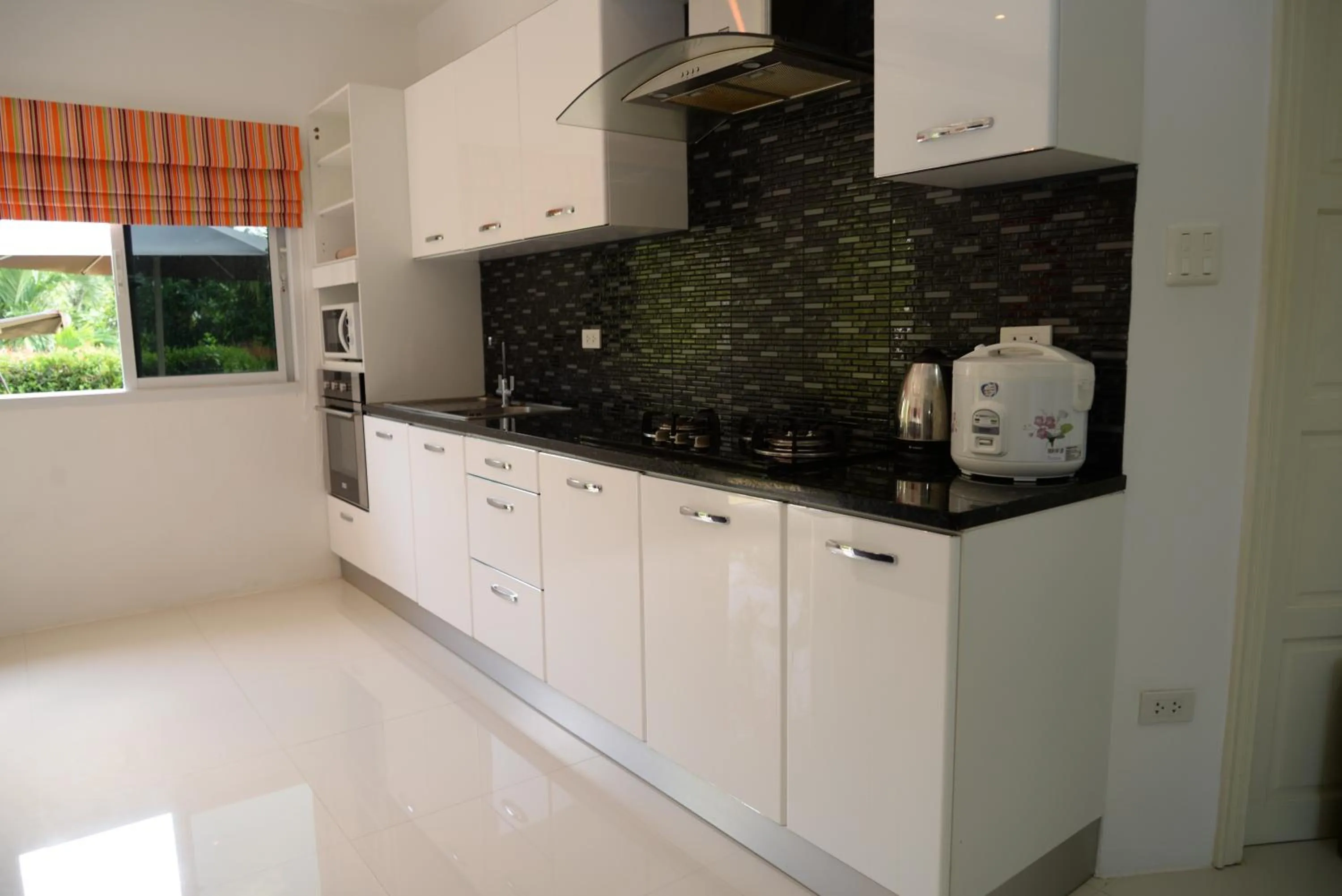 Kitchen or kitchenette in Bangsaray Villa