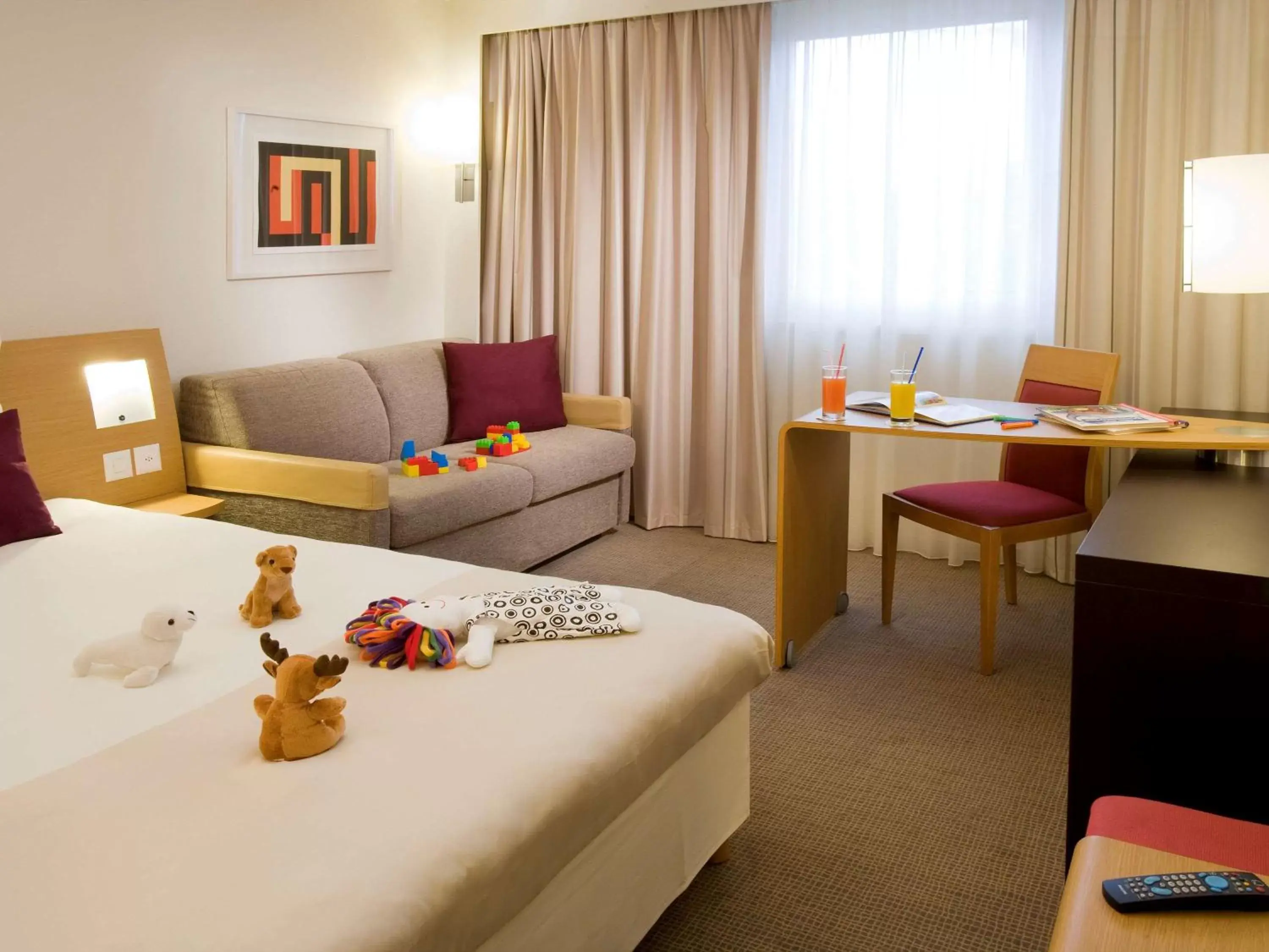 Photo of the whole room, Bed in Novotel Zürich Airport Messe