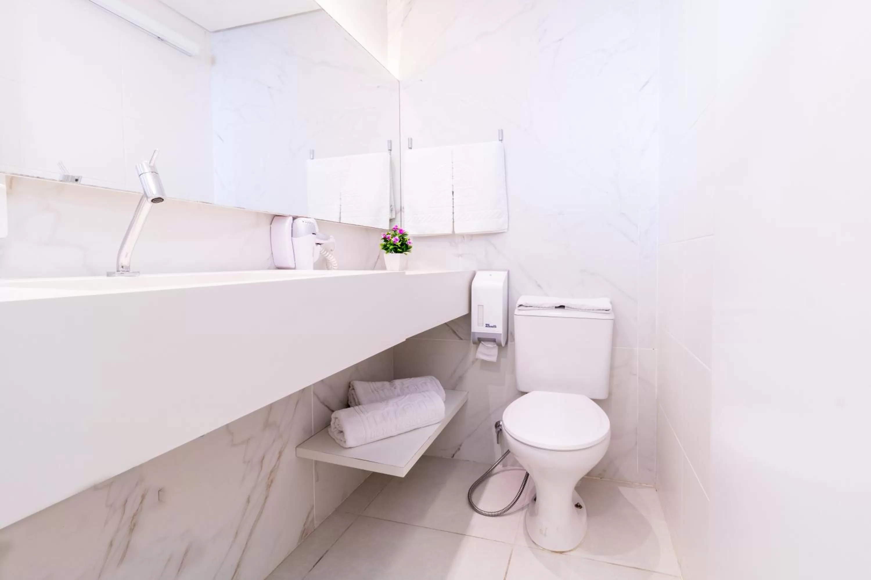 Bathroom in Ilhasul Hotel Residencia