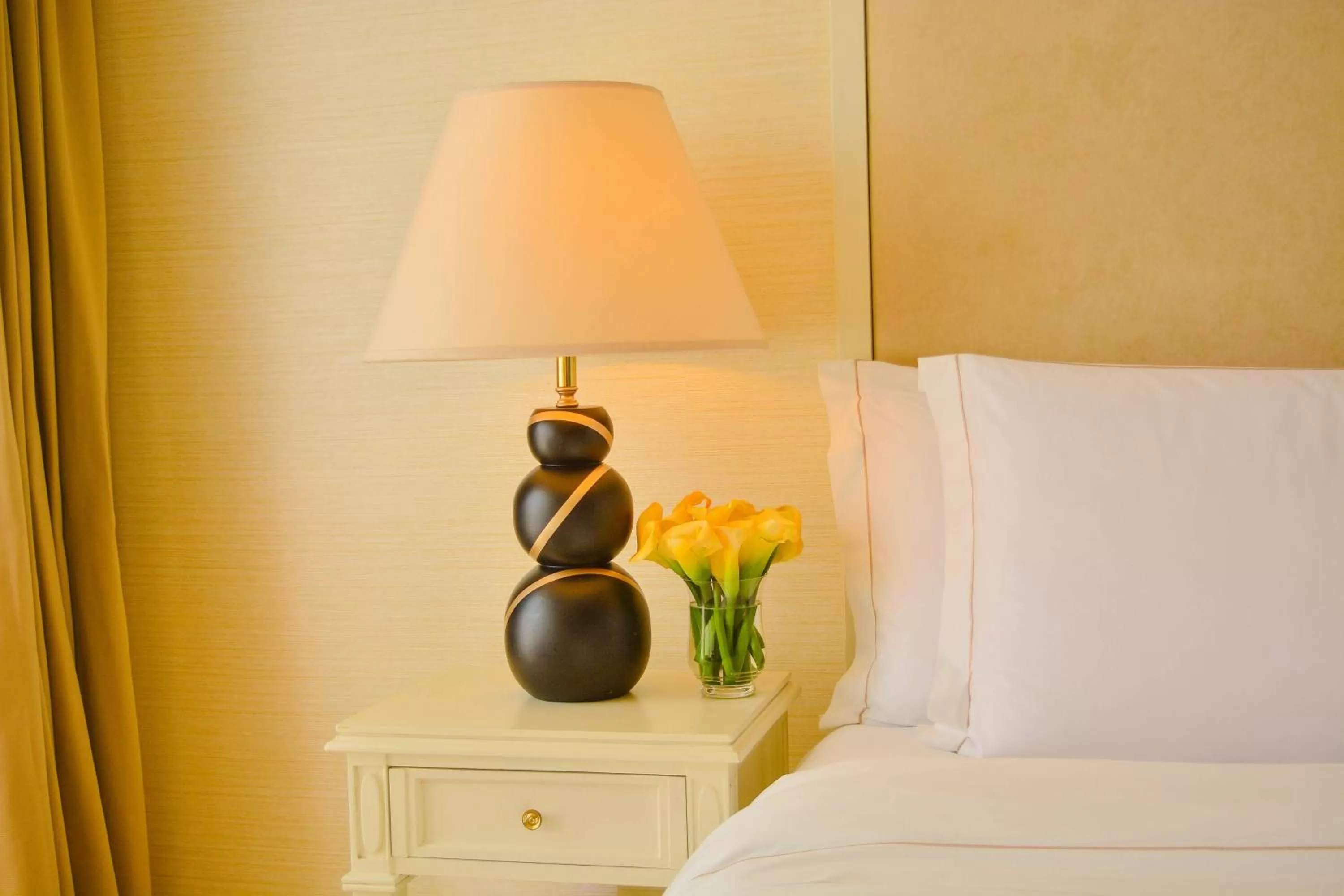 Area and facilities, Bed in The Kingsbury Colombo