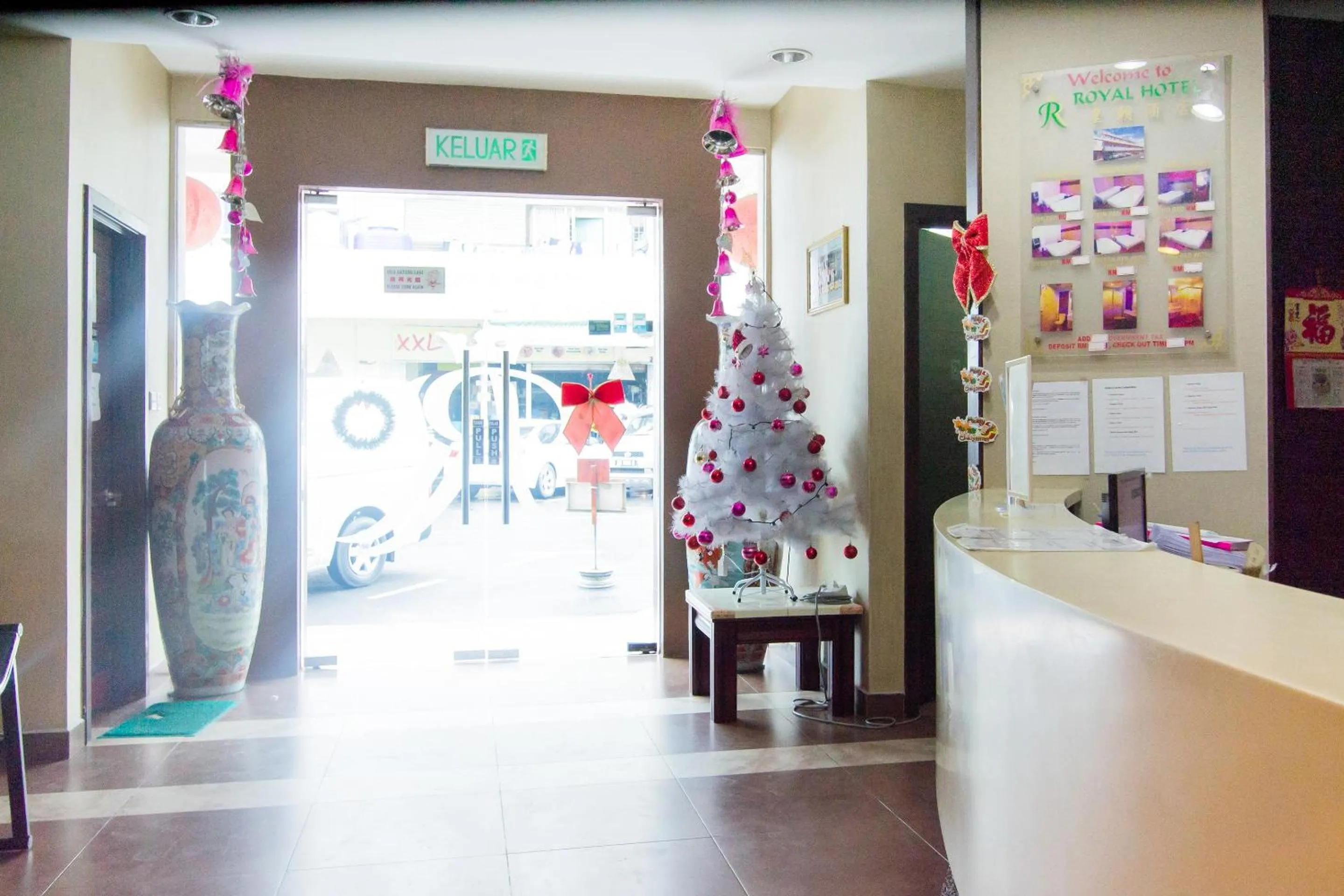 Lobby or reception in OYO 89408 Royal Hotel