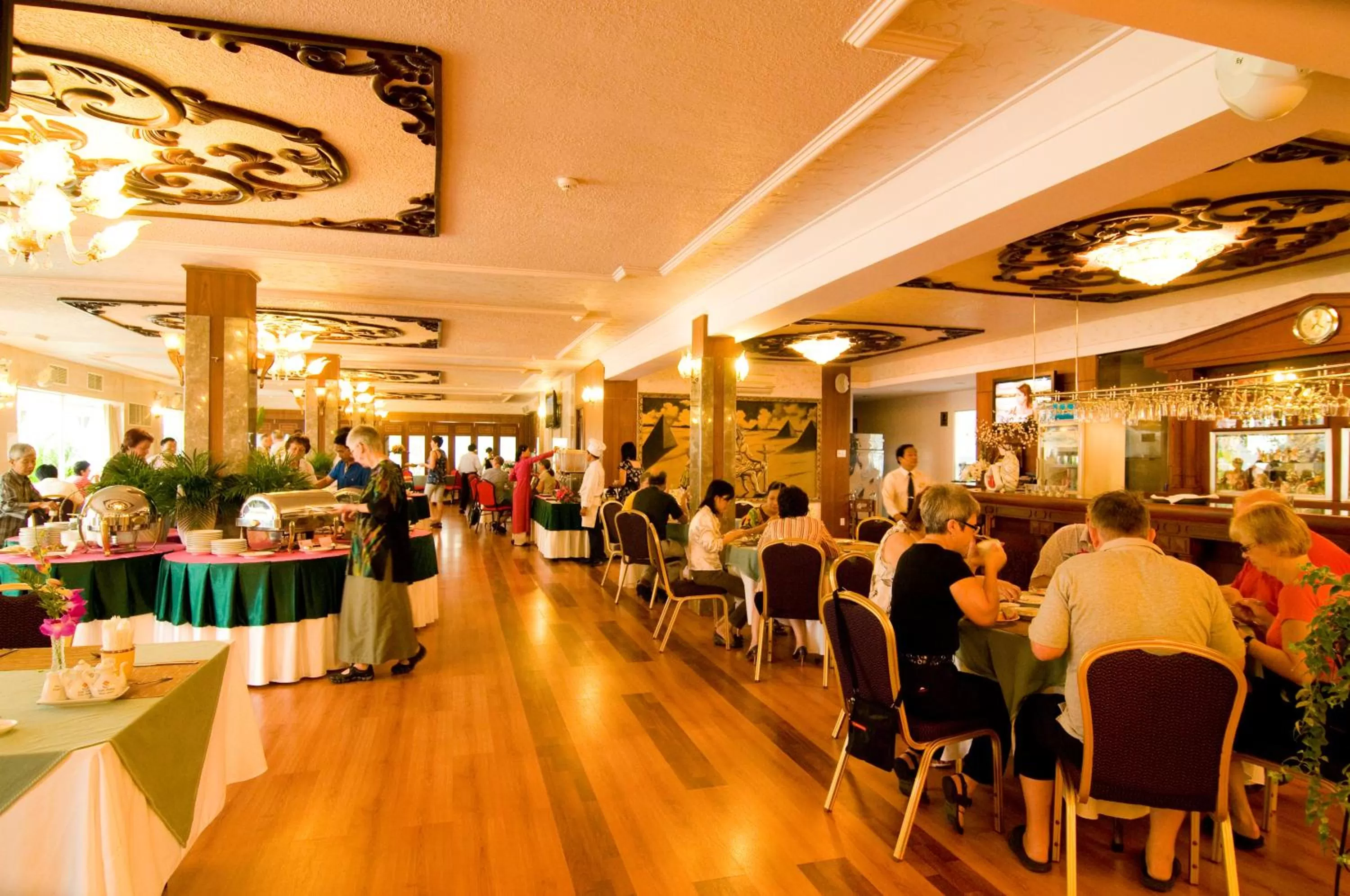 Restaurant/places to eat in Huong Sen Hotel