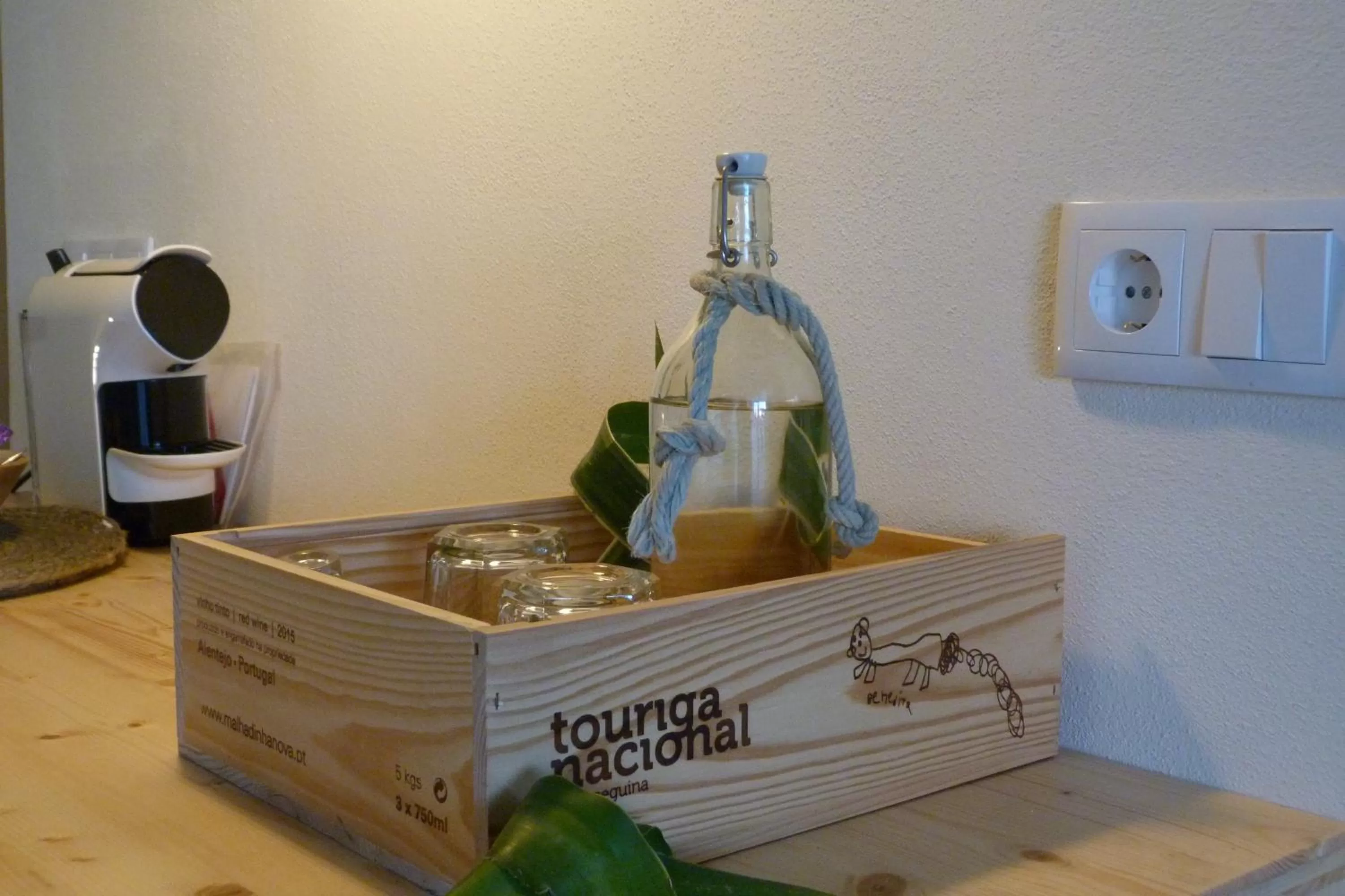 Alcoholic drinks in Trendy and Luxe B&B and Garden Suite