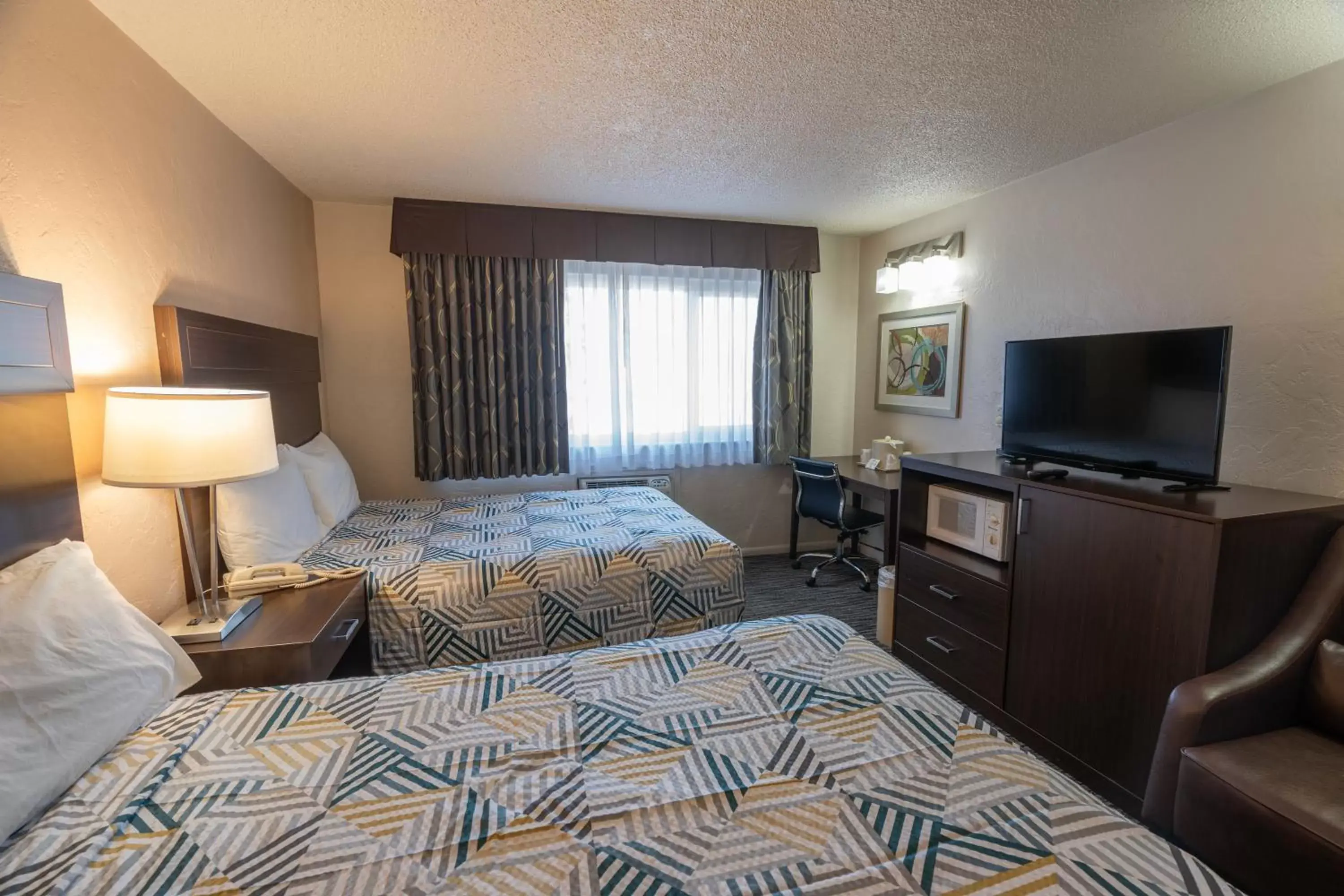 Photo of the whole room, Bed in Eastside Lodge Photo of the whole room, Bed in Eastside Lodge