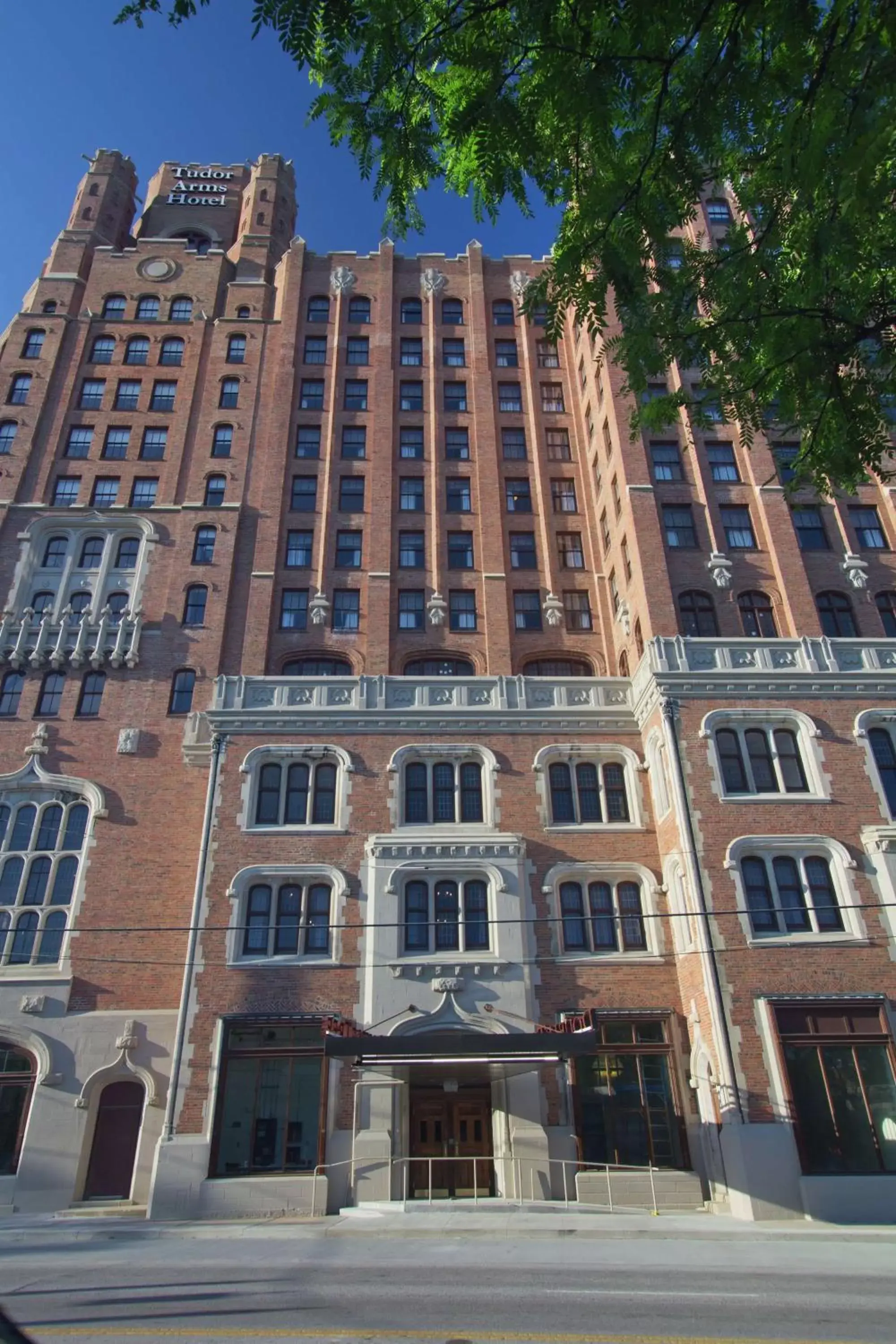 Property Building in The Tudor Arms Hotel Cleveland - a DoubleTree by Hilton