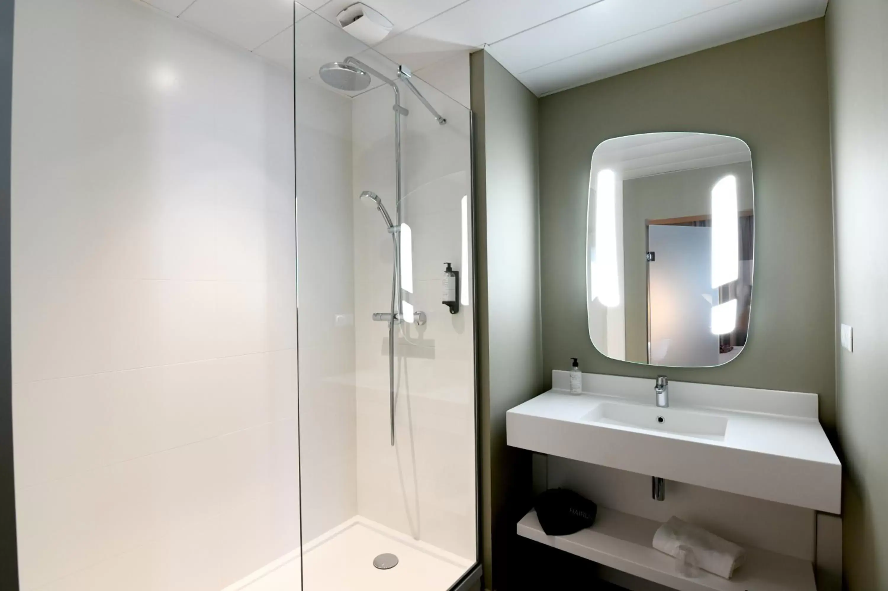 Shower, Bathroom in ibis Nantes Saint Herblain