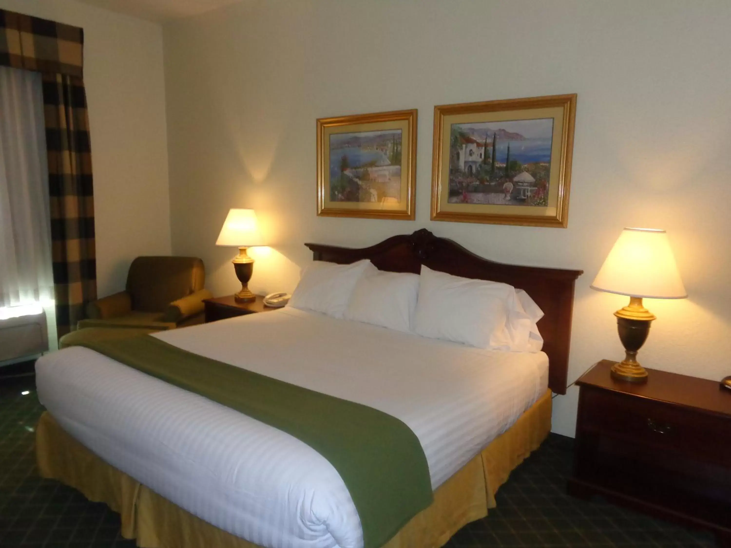 Photo of the whole room, Bed in Ruskin Inn Tampa-Sun City Center