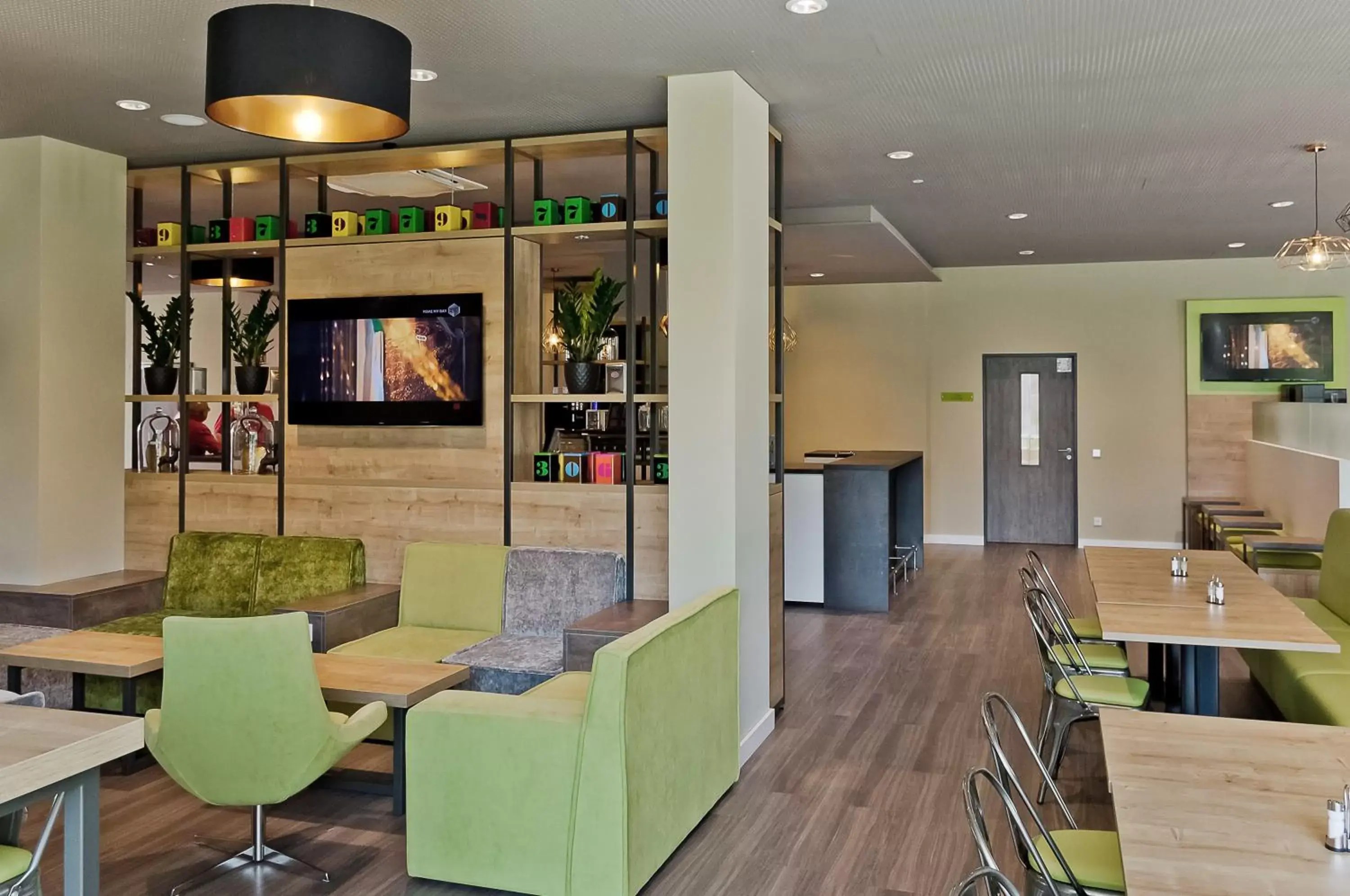 Lobby or reception, Lounge/Bar in Super 8 by Wyndham Munich City North