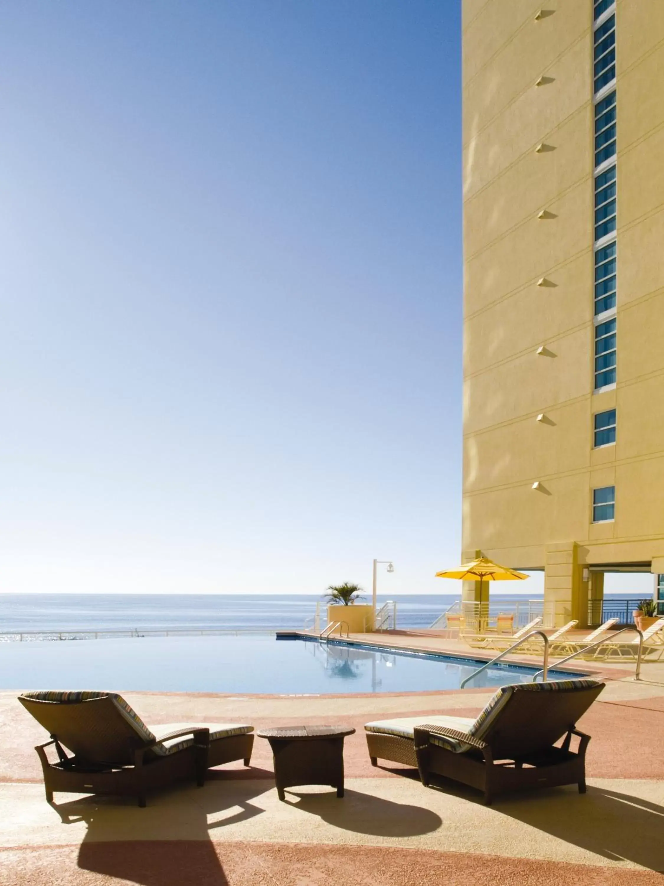 Swimming pool in Club Wyndham Ocean Boulevard