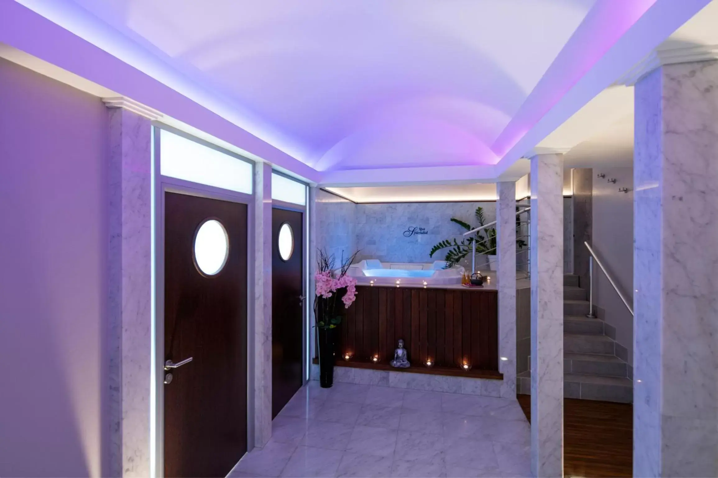 Hot Tub, Bathroom in Splendid Hotel & Spa Nice