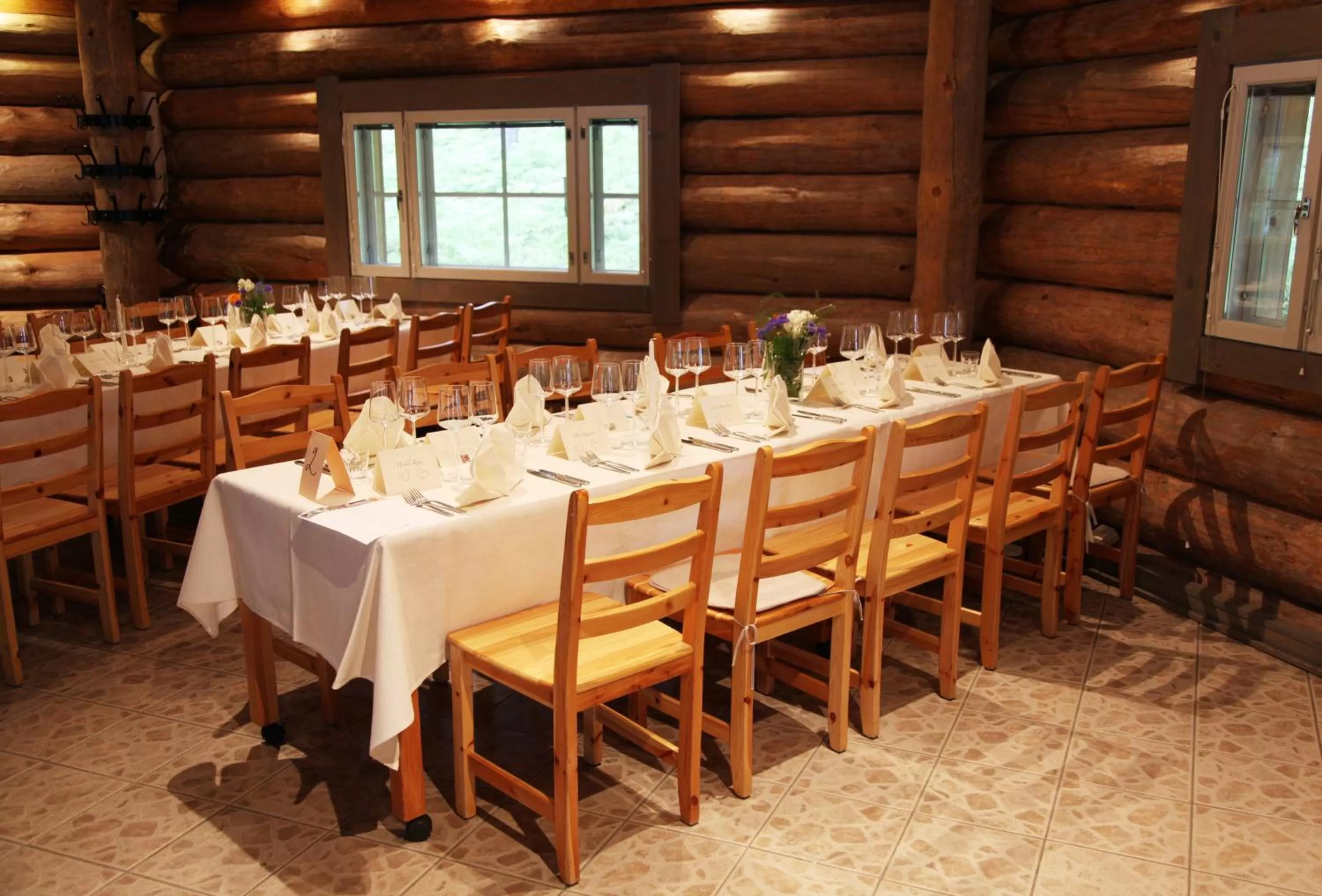 Restaurant/Places to Eat in Saimaanranta Resort by Anttolanhovi