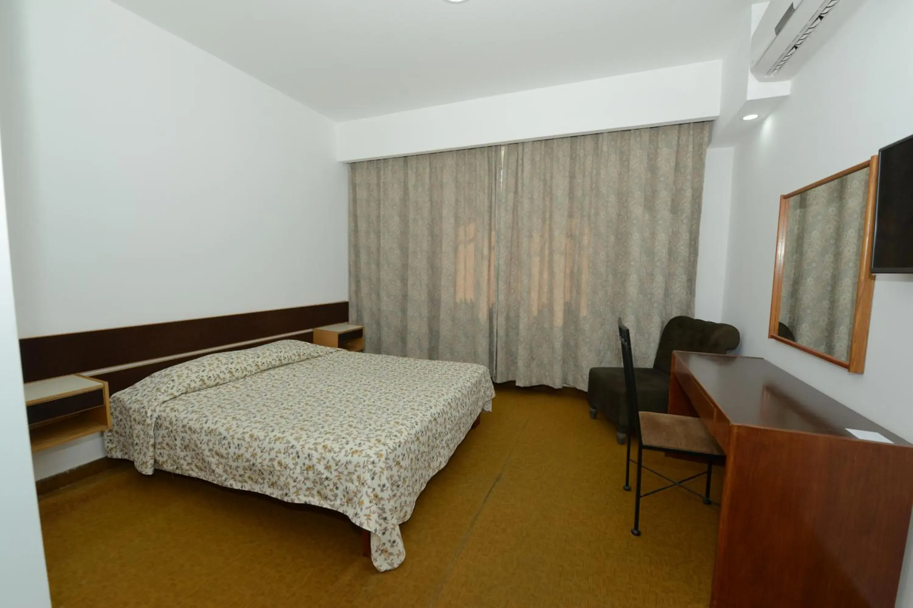 Photo of the whole room, Bed in Rivoli Hotel Jerusalem