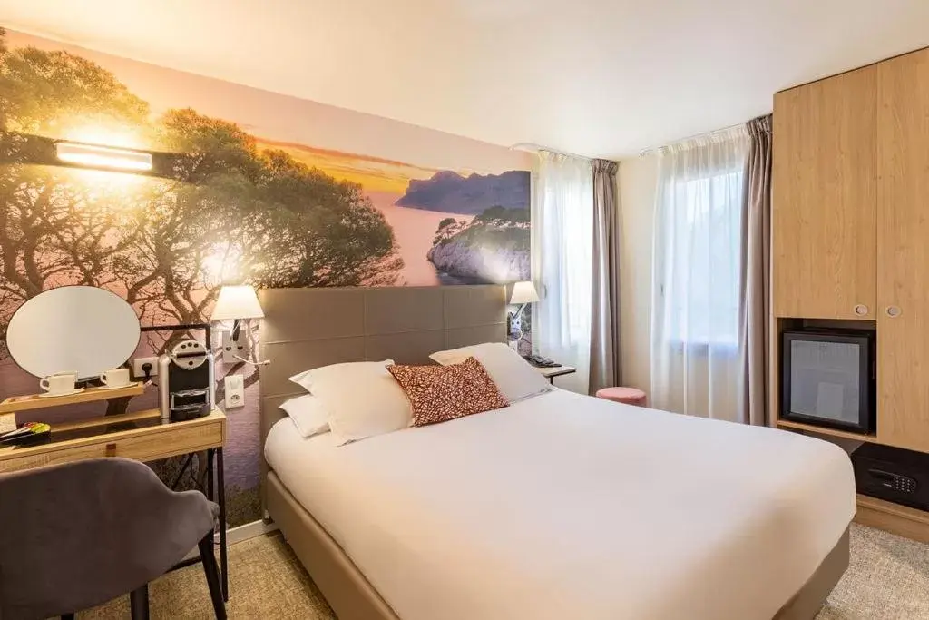 Bed in Best Western Hotel & SPA Coeur De Cassis