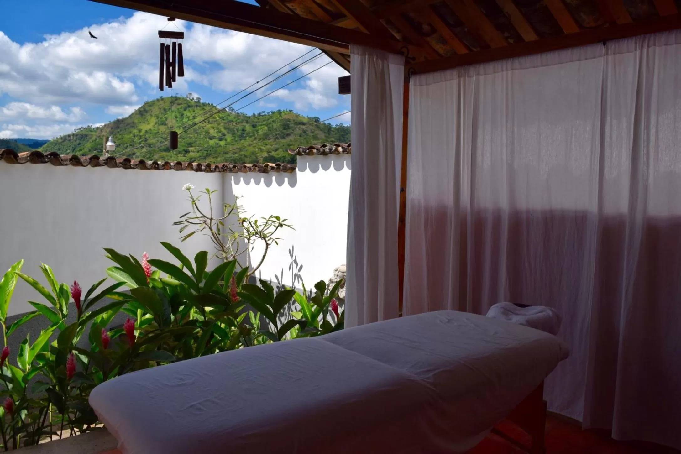 Massage, Bed in La Casa de Cafe Bed and Breakfast