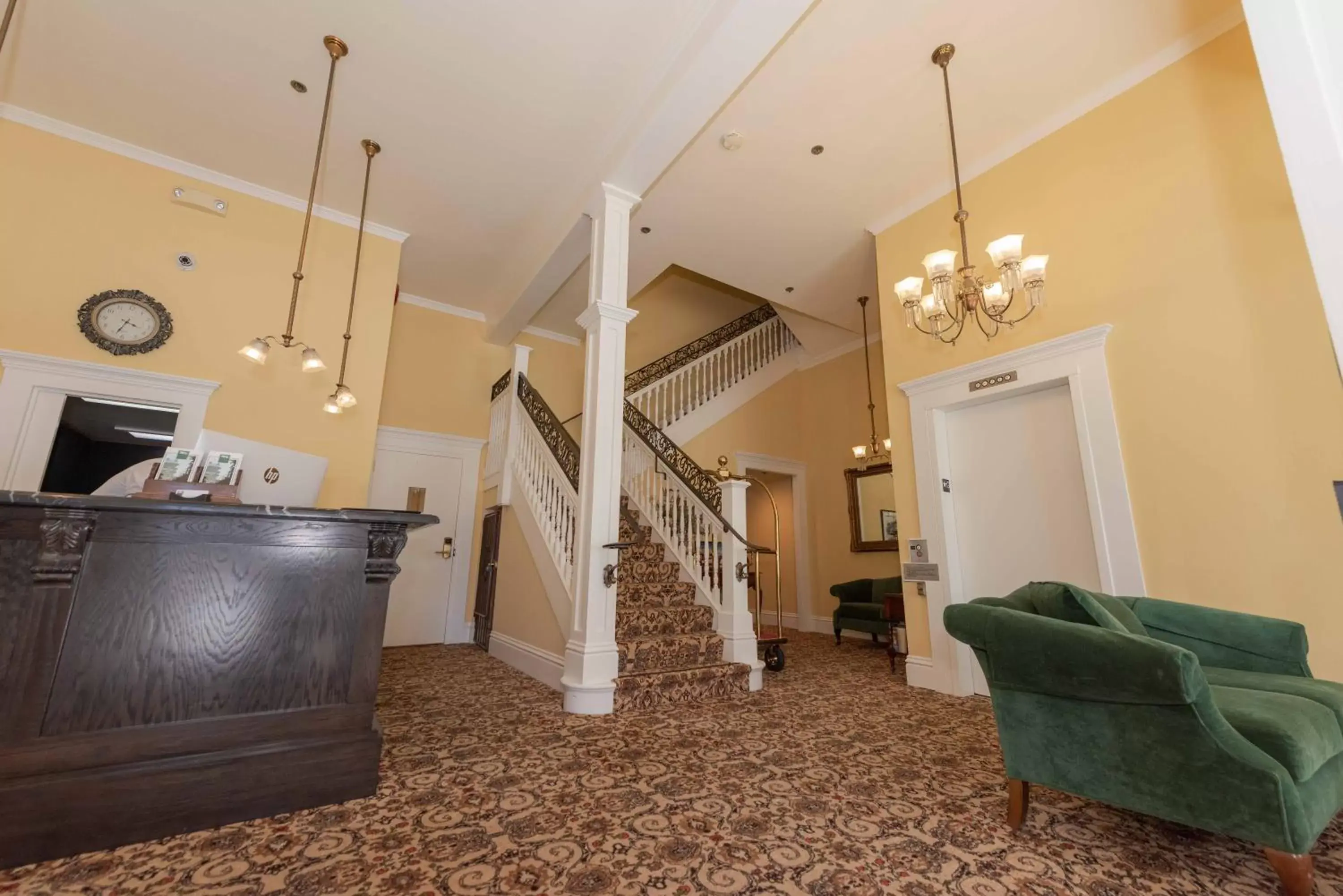 Lobby or reception in Stanyan Park Hotel