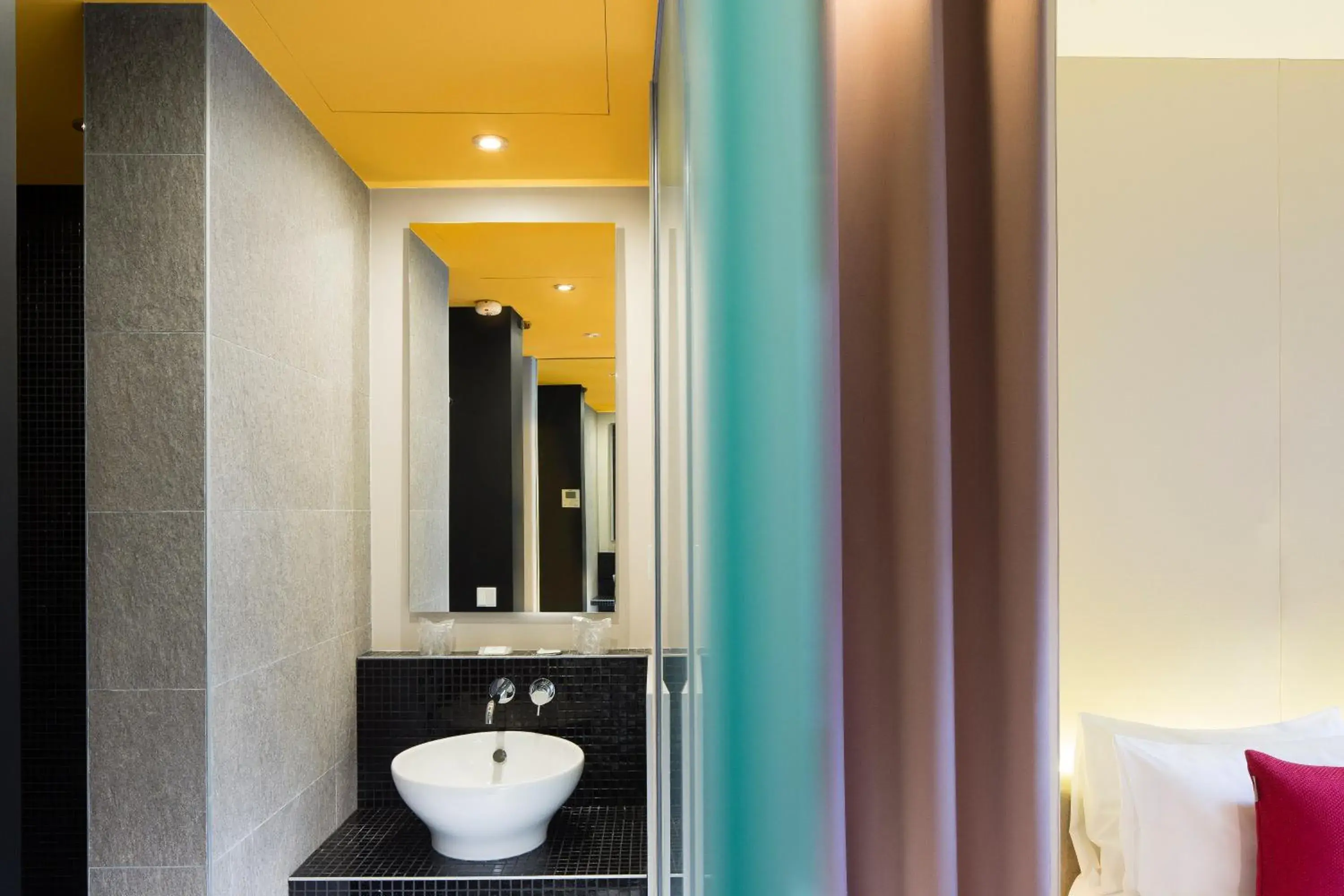 Shower, Bathroom in Hotel Auguste
