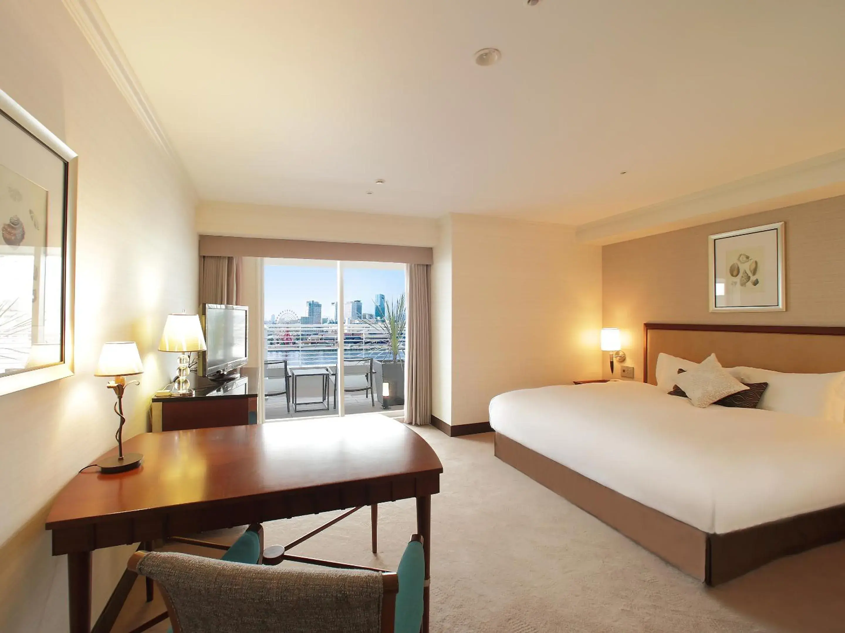 Photo of the whole room, Room Photo in Kobe Meriken Park Oriental Hotel