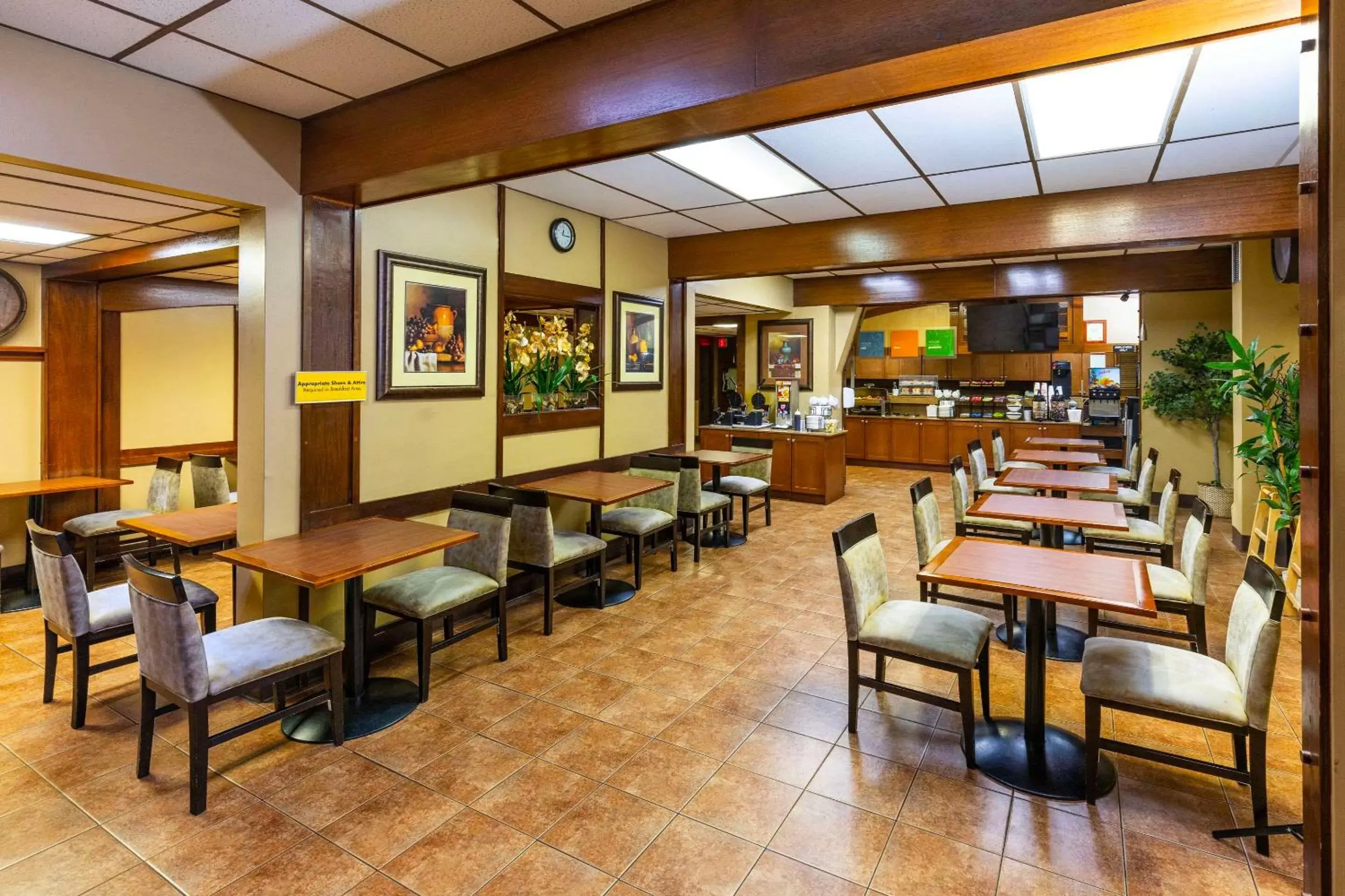 Breakfast, Restaurant/Places to Eat in Comfort Inn & Suites Downtown Edmonton