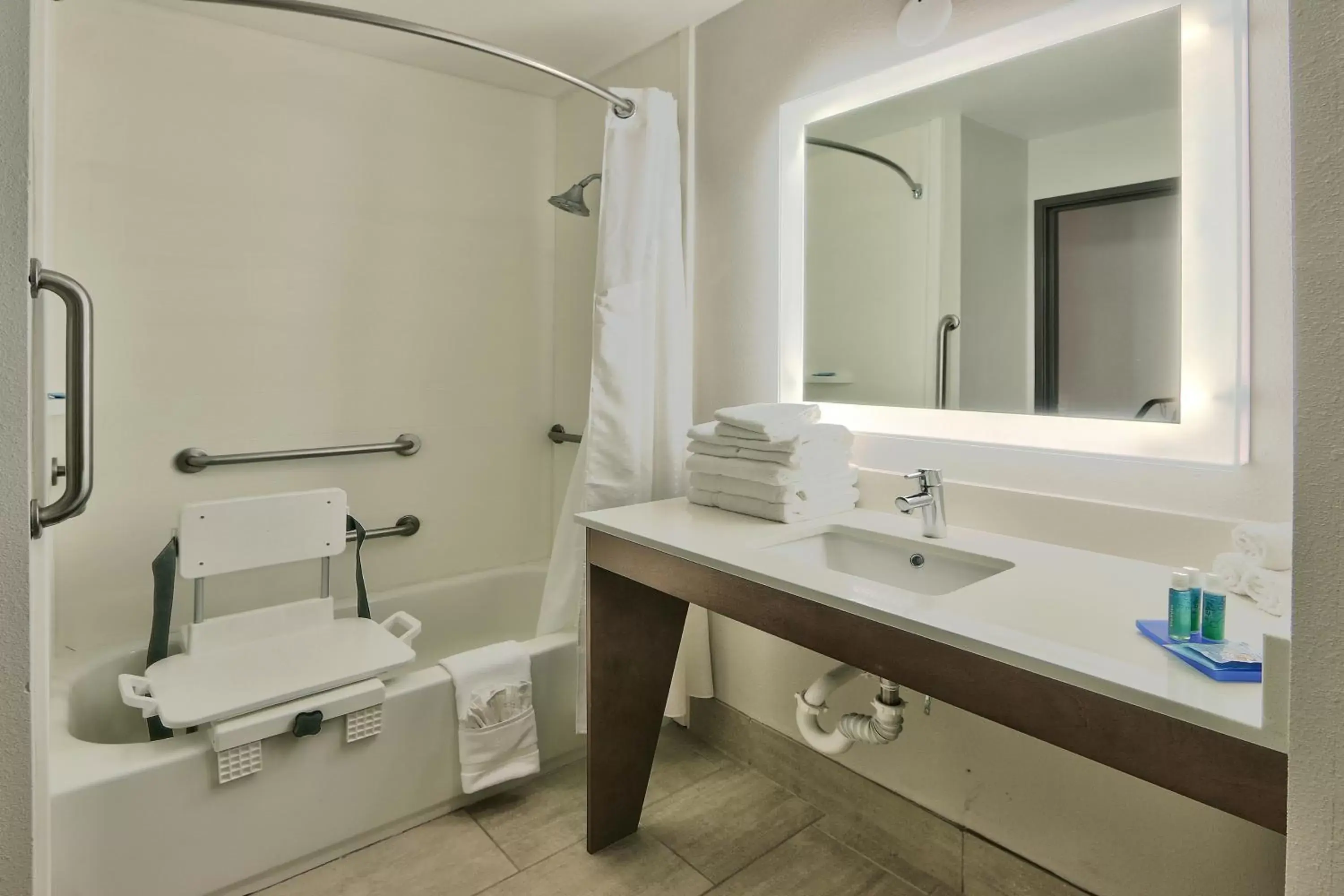 Bathroom in Holiday Inn Express & Suites Portales, an IHG Hotel