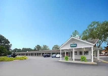 Facade/entrance, Property Building in Ambassador Inn