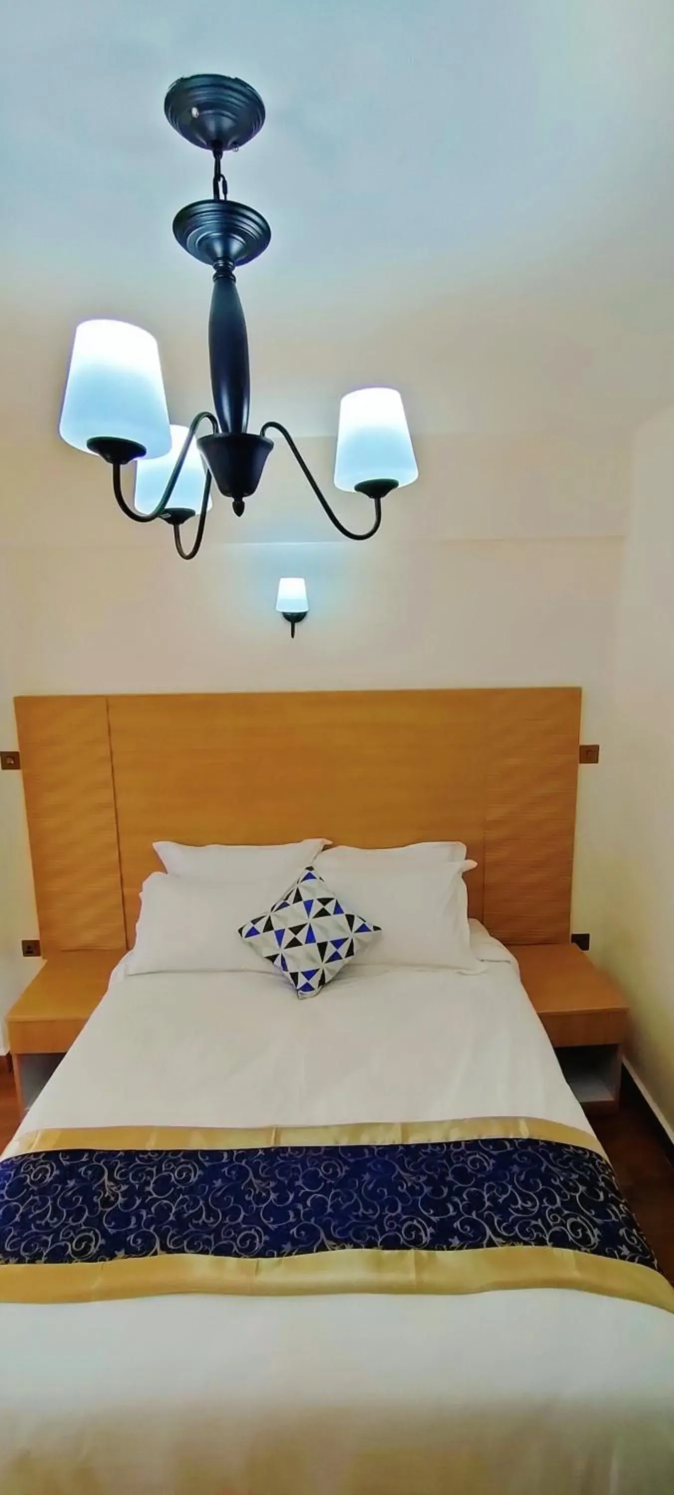 Bed in Hays Suites Hotel