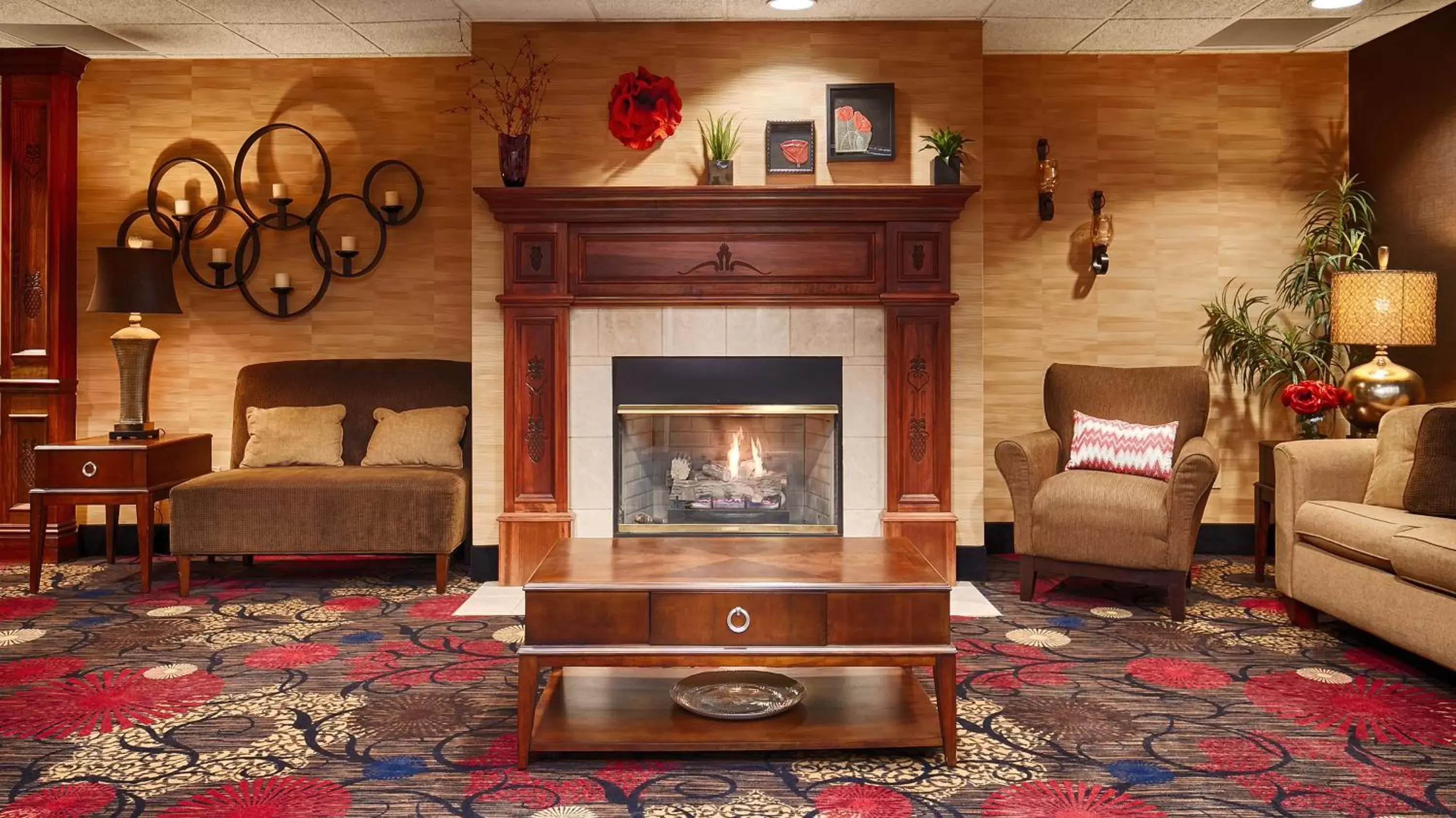 Living room, Seating Area in Best Western Plus Brandywine Inn & Suites