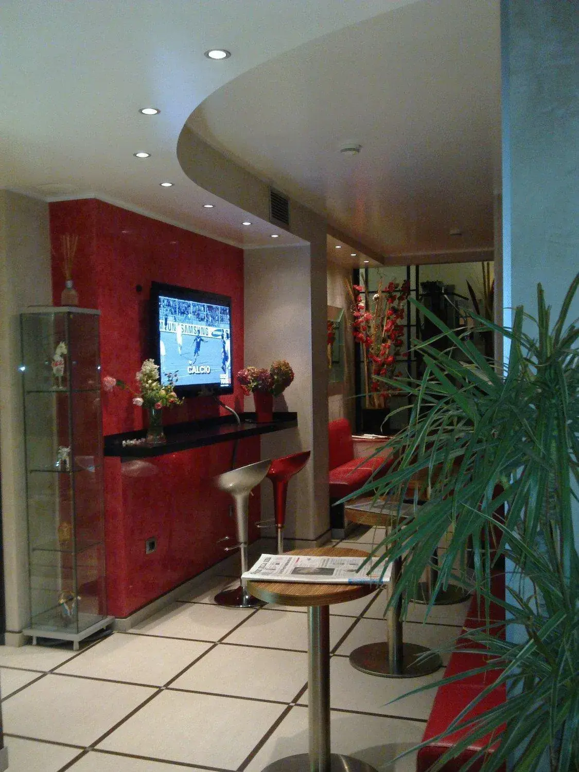 TV and multimedia, TV/Entertainment Center in Hotel Susa