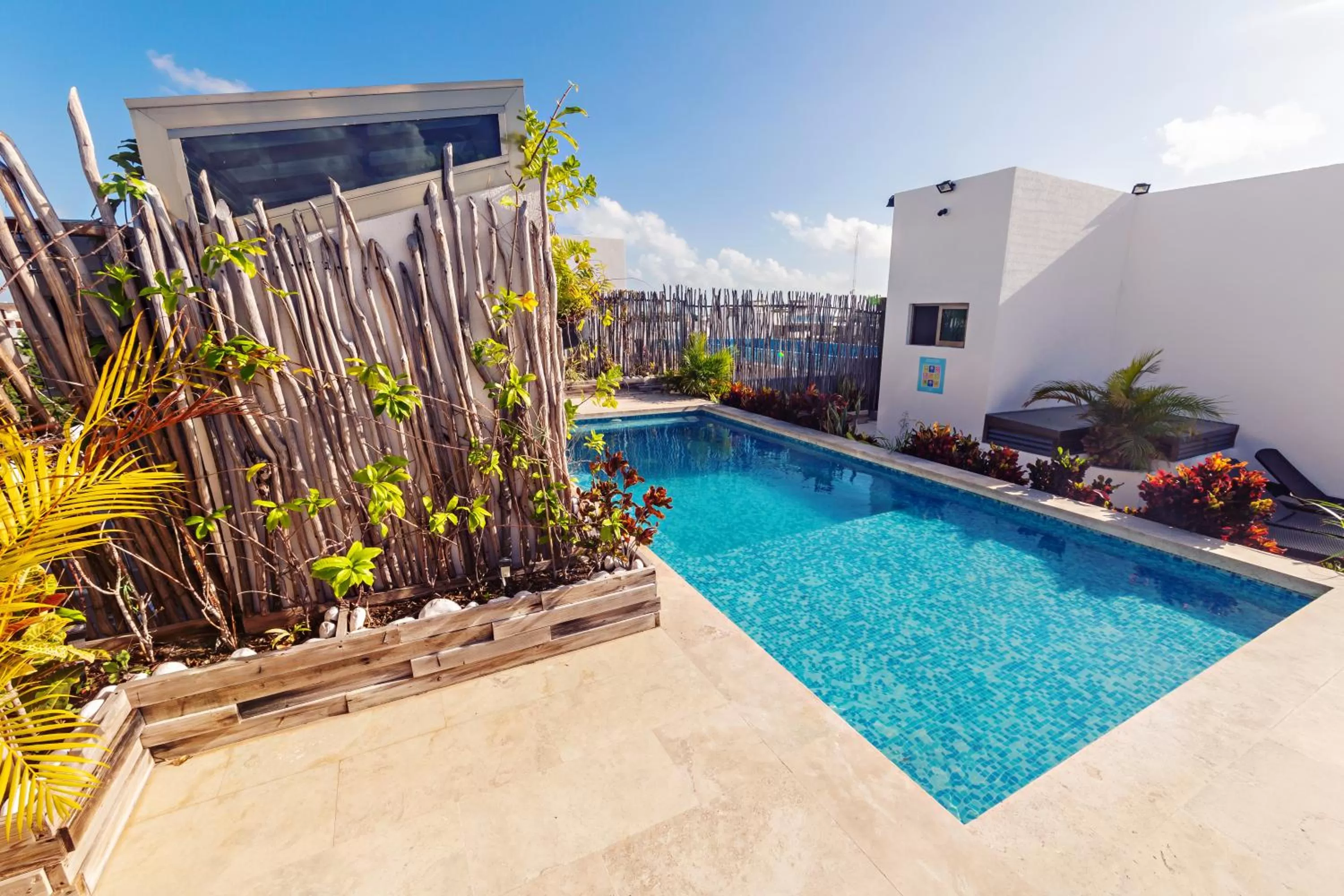 Swimming pool in Mararena Condos by Nah Hotels
