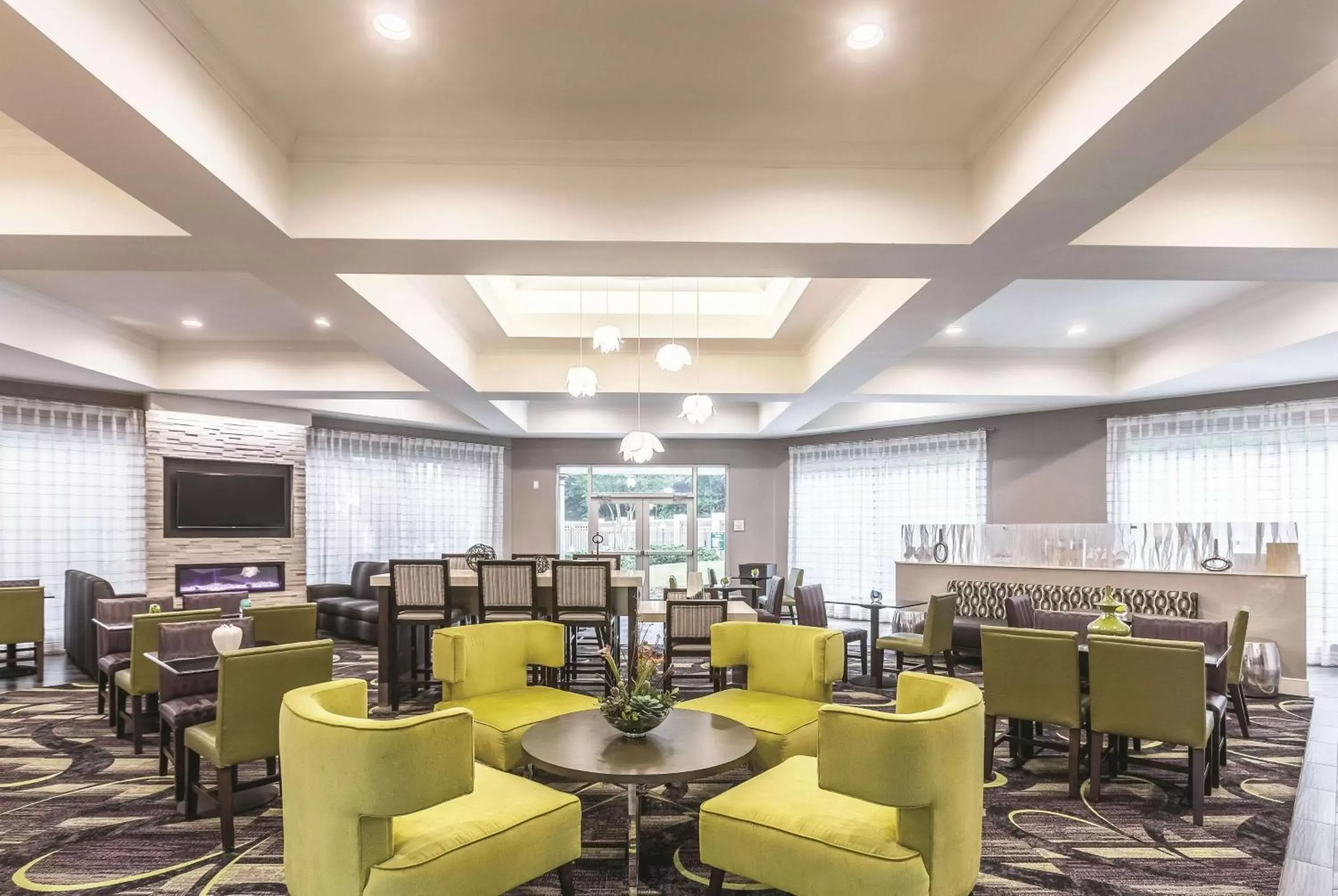 Lobby or reception, Restaurant/Places to Eat in La Quinta by Wyndham Atlanta Alpharetta