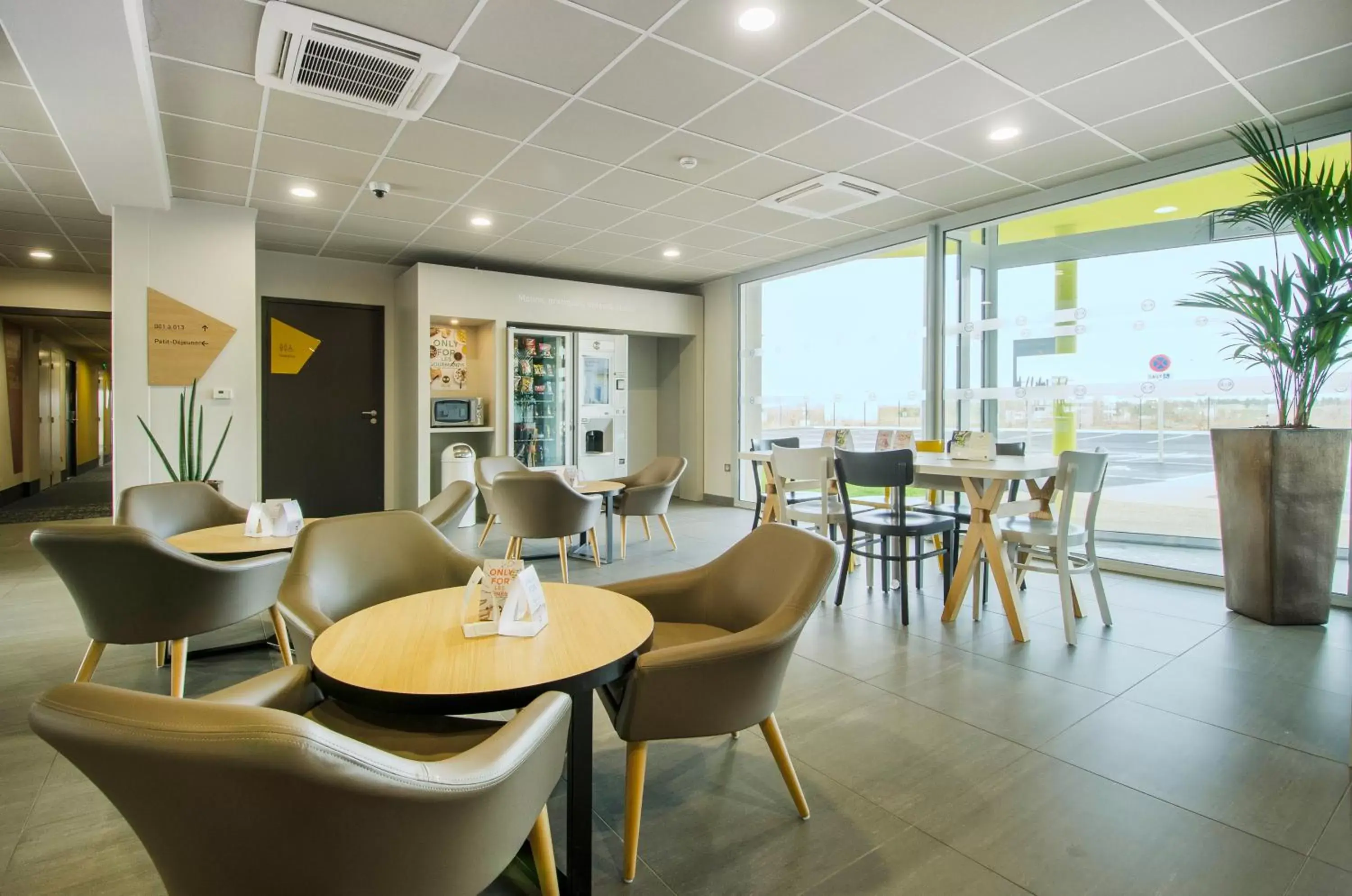 Lobby or reception, Restaurant/Places to Eat in B&B HOTEL Montargis-Amilly