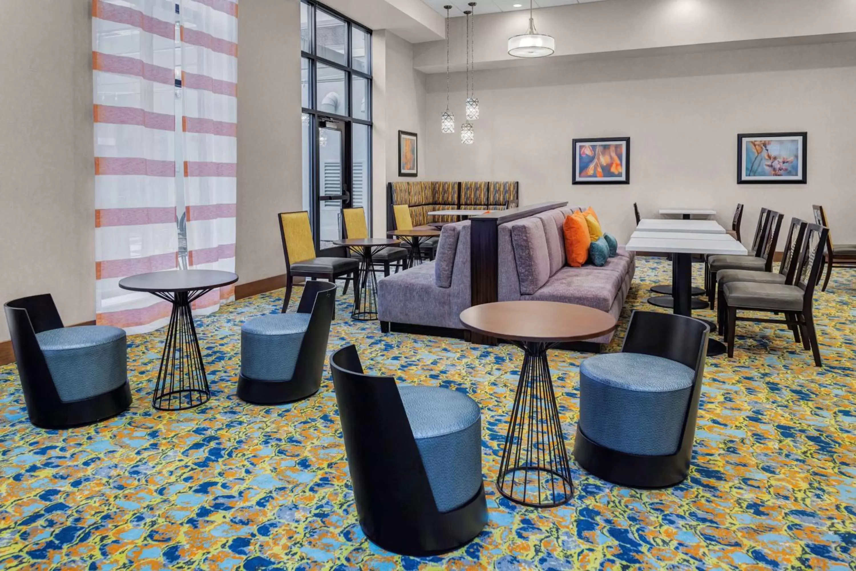 Lobby or reception, Lounge/Bar in Homewood Suites By Hilton Wauwatosa Milwaukee