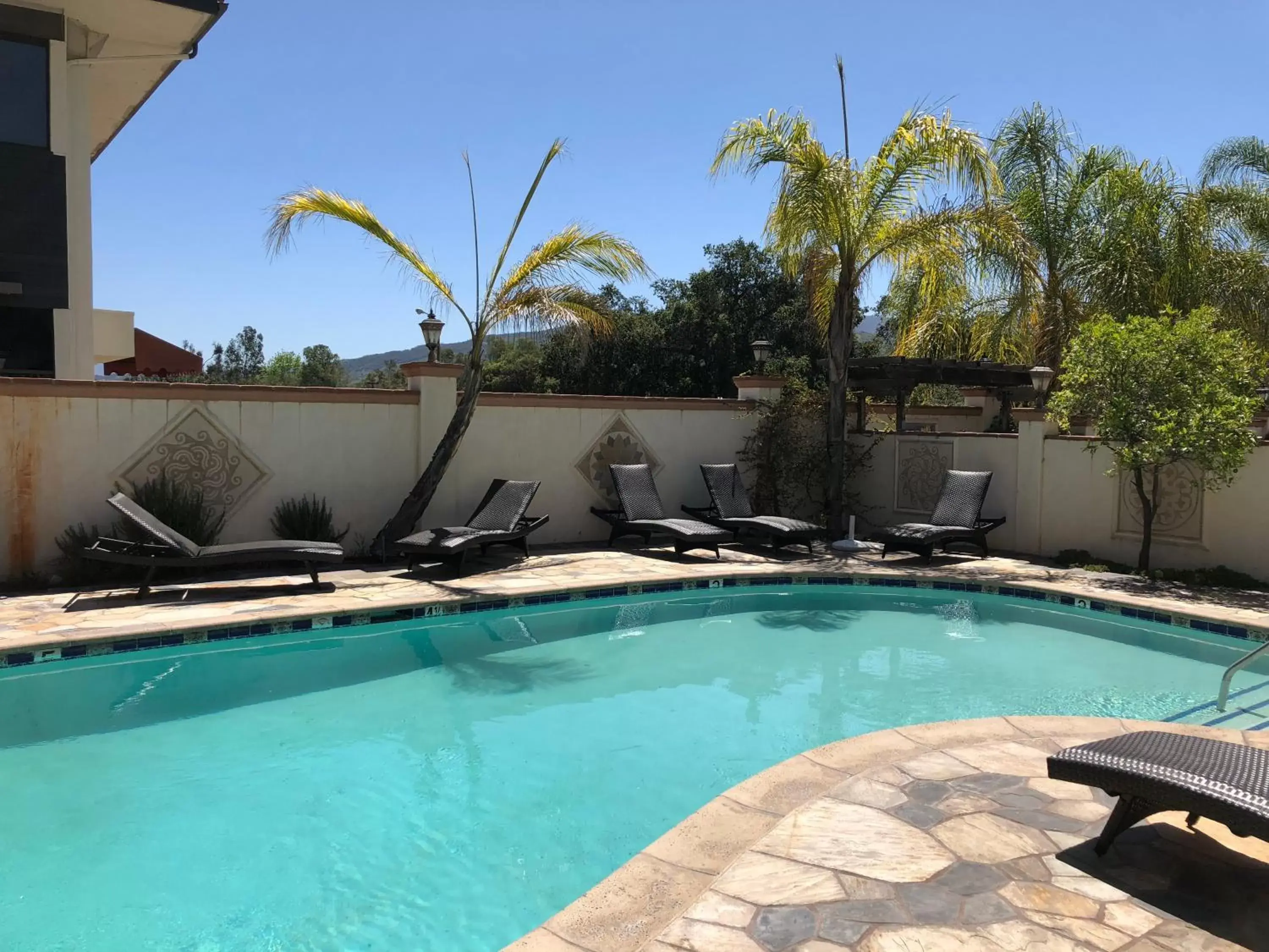 Hot Tub, Swimming Pool in Chantico Inn