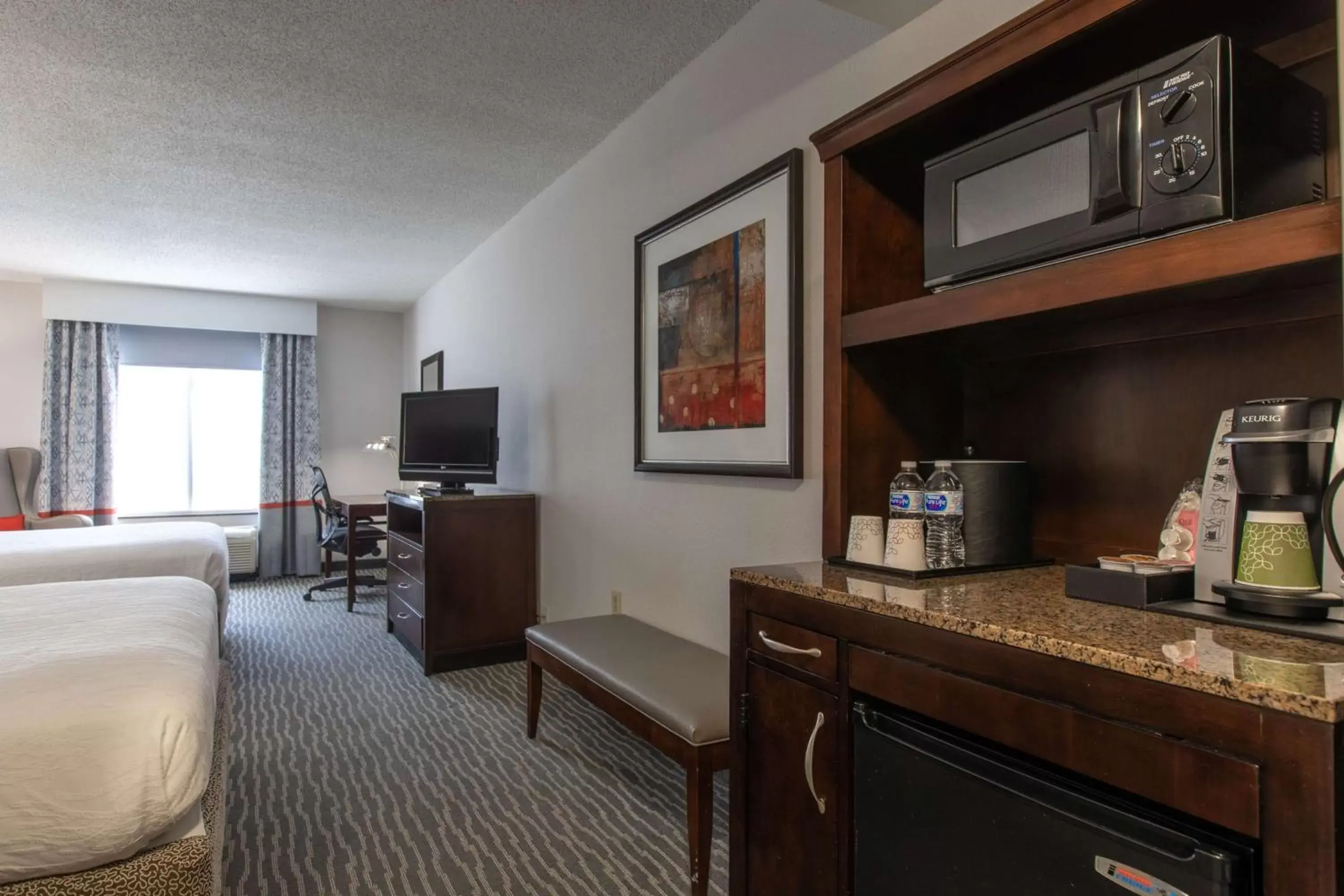 Bedroom, Kitchen/Kitchenette in Hilton Garden Inn Lynchburg