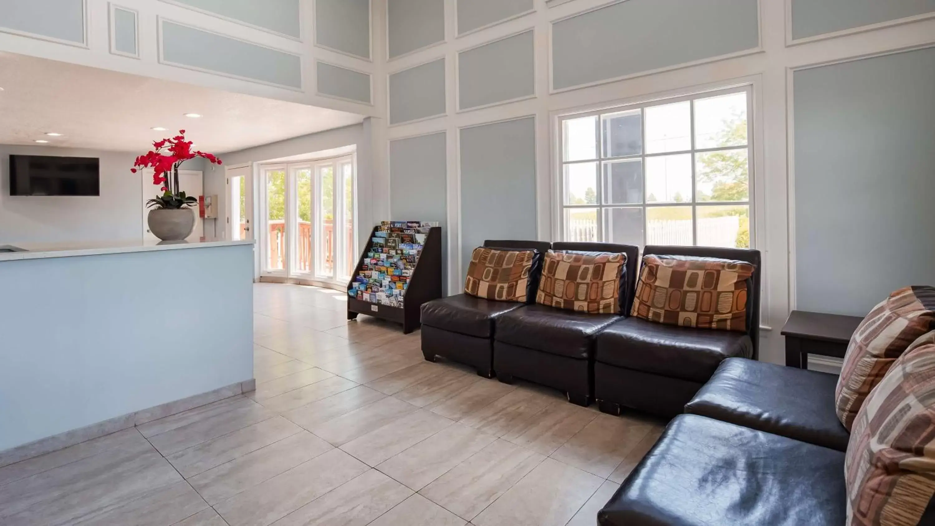 Lobby or reception, Seating Area in SureStay Hotel By Best Western Olathe