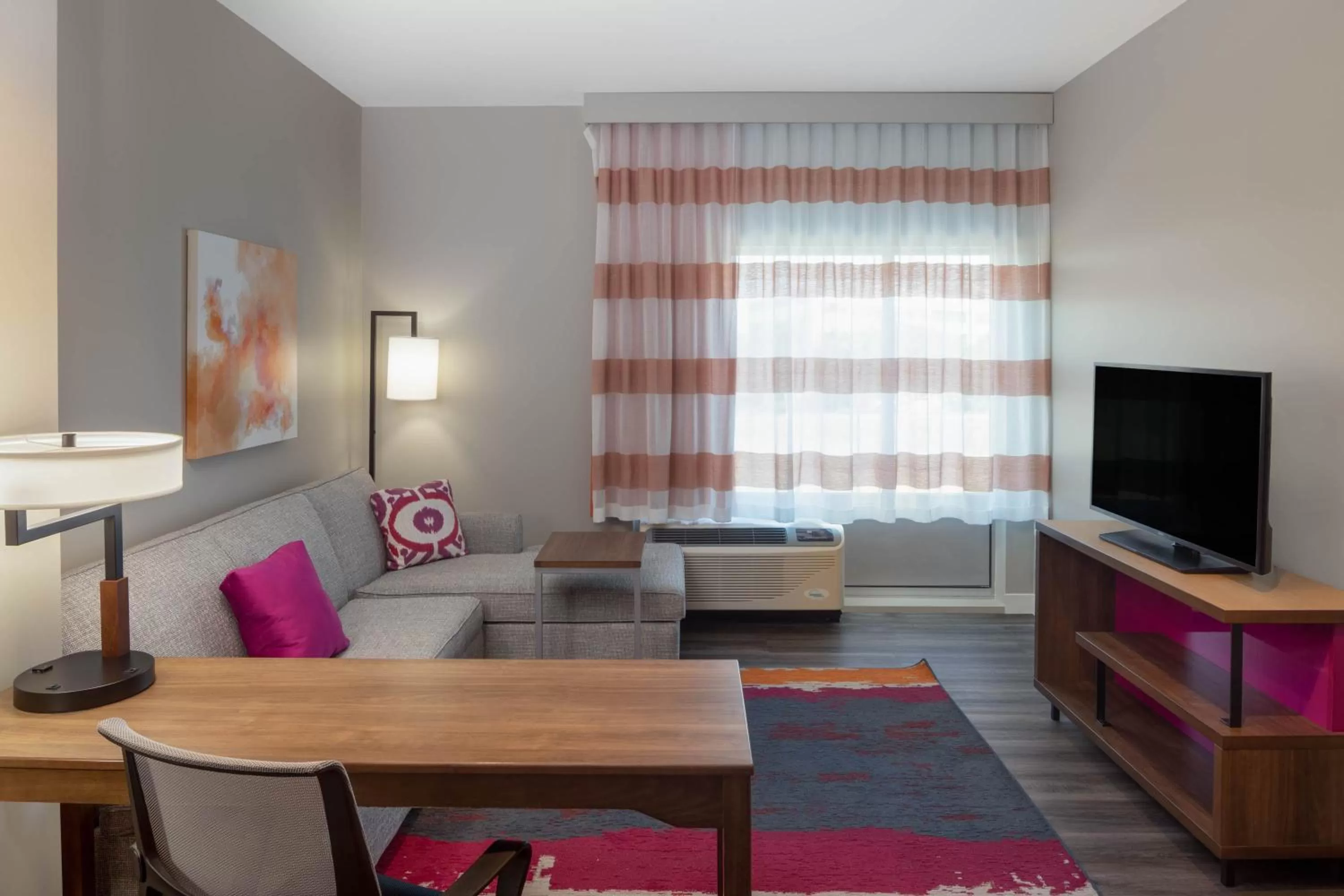 Seating area in La Quinta by Wyndham Greensboro Airport High Point