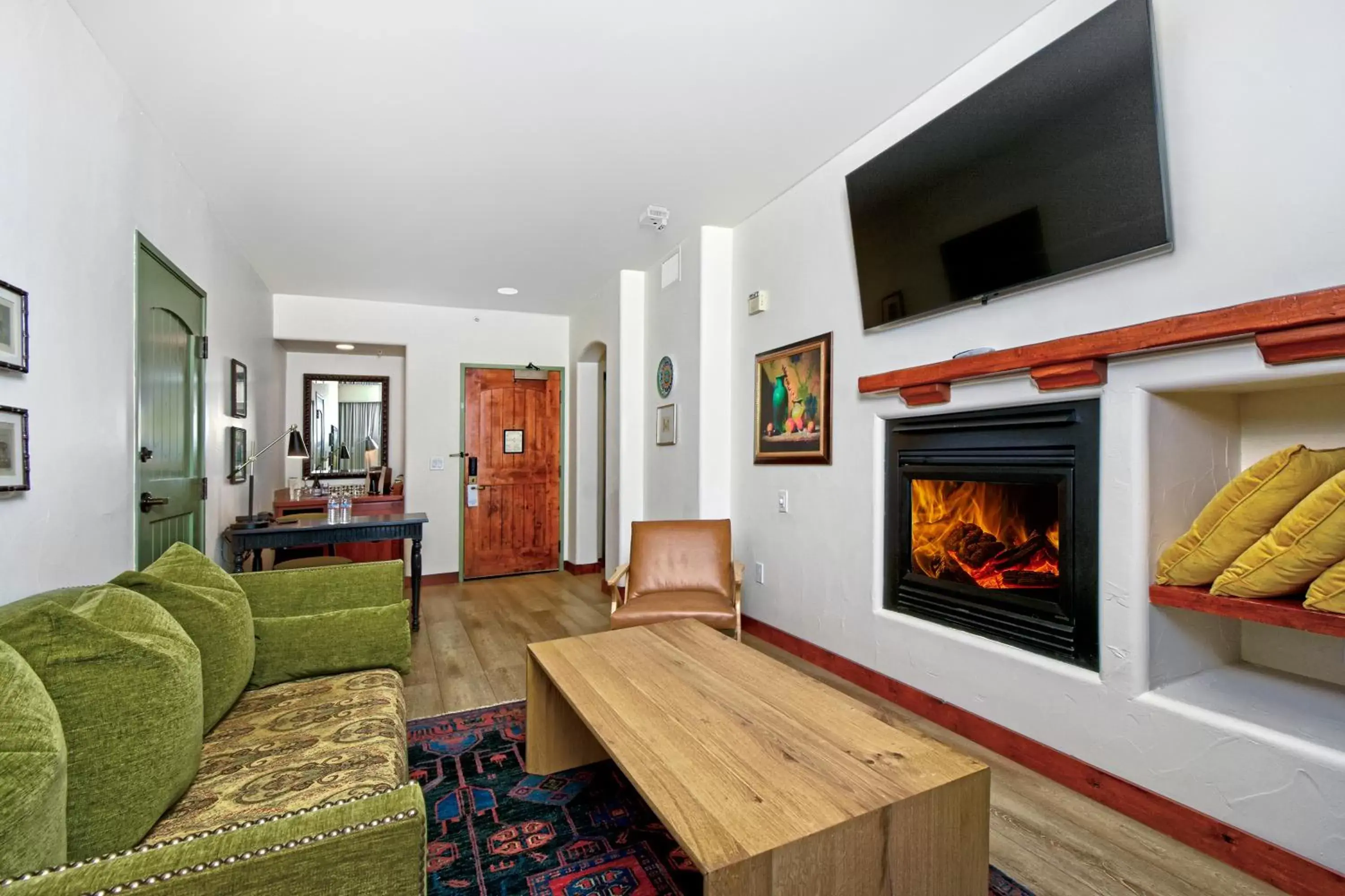 Communal lounge/ TV room, Seating Area in Hotel Los Gatos