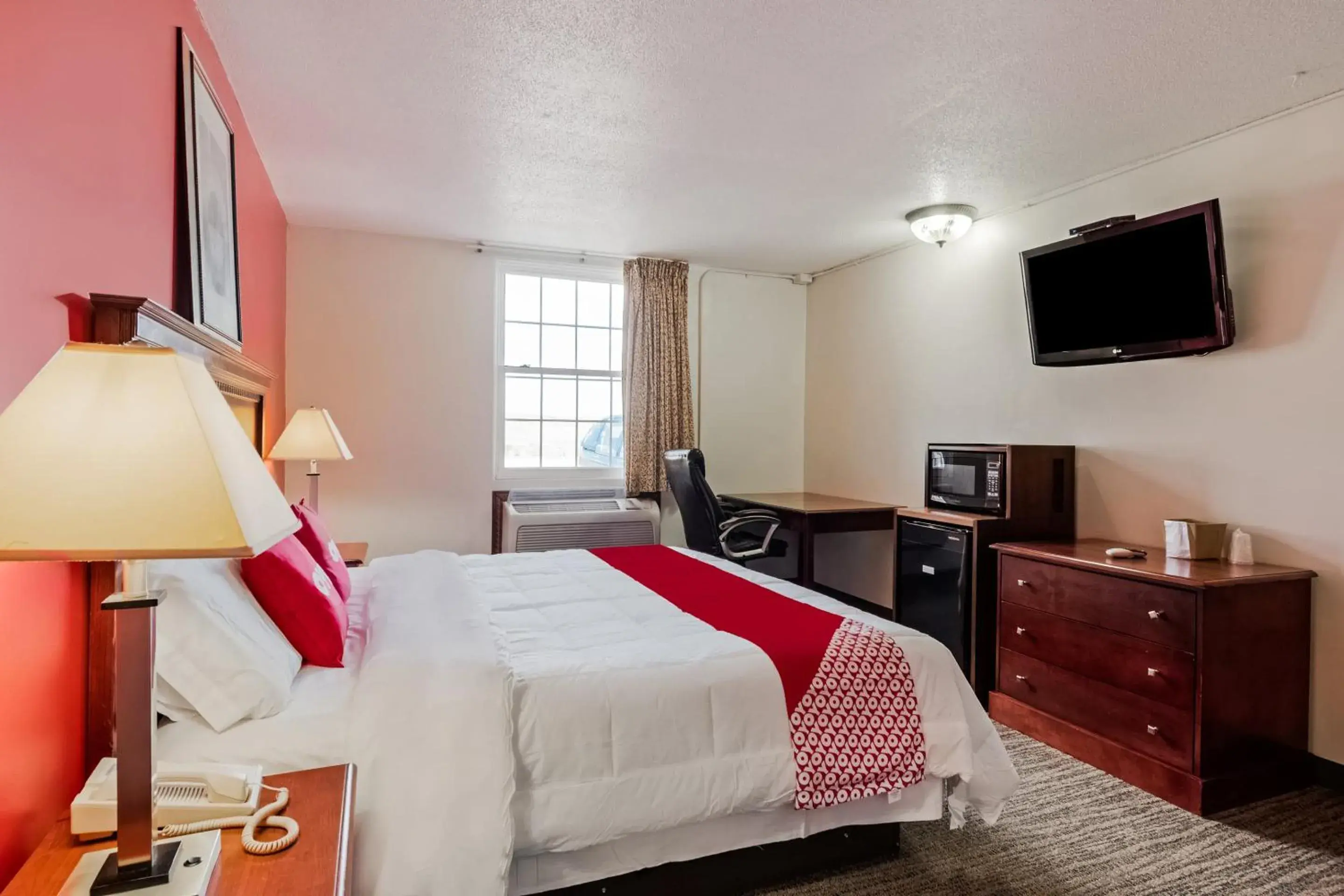 Bedroom, Bed in OYO Hotel Morton East Peoria I-74